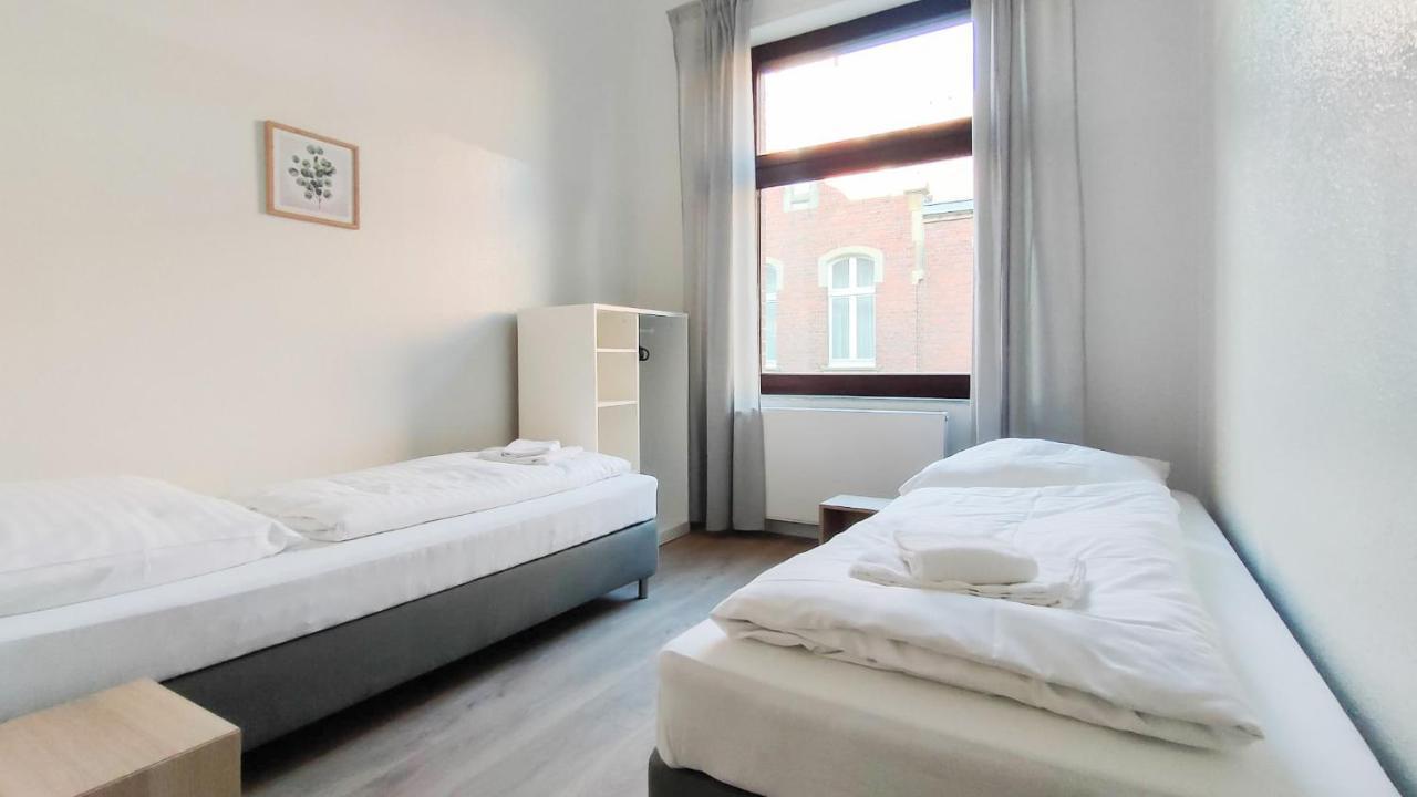 Apartment Raj Living - With 2 , 3 And 6 - 15 Min To Messe Dus And Old Town Dus Düsseldorf