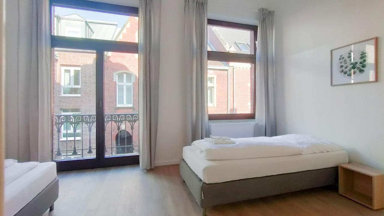 Raj Living - With 2 , 3 And 6 - 15 Min To Messe Dus And Old Town Dus Düsseldorf