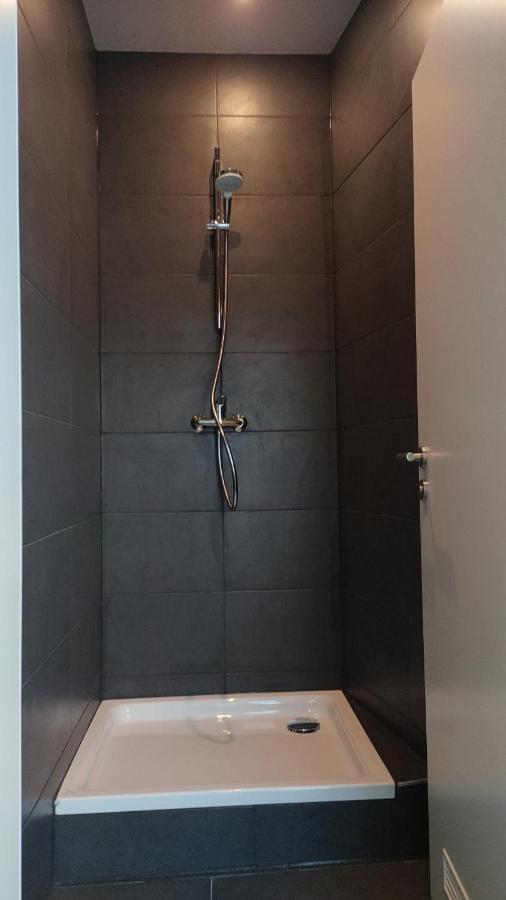 Raj Living - With 2 , 3 And 6 - 15 Min To Messe Dus And Old Town Dus *