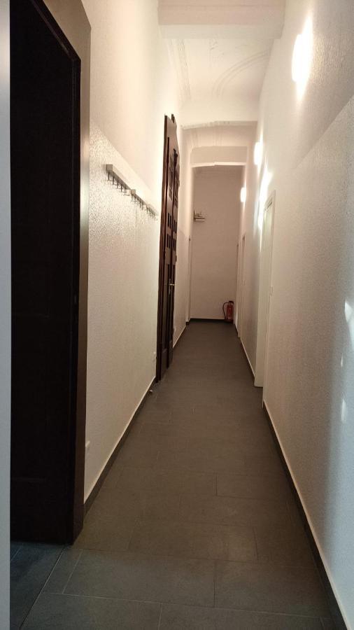 Raj Living - With 2 , 3 And 6 - 15 Min To Messe Dus And Old Town Dus Apartment Düsseldorf