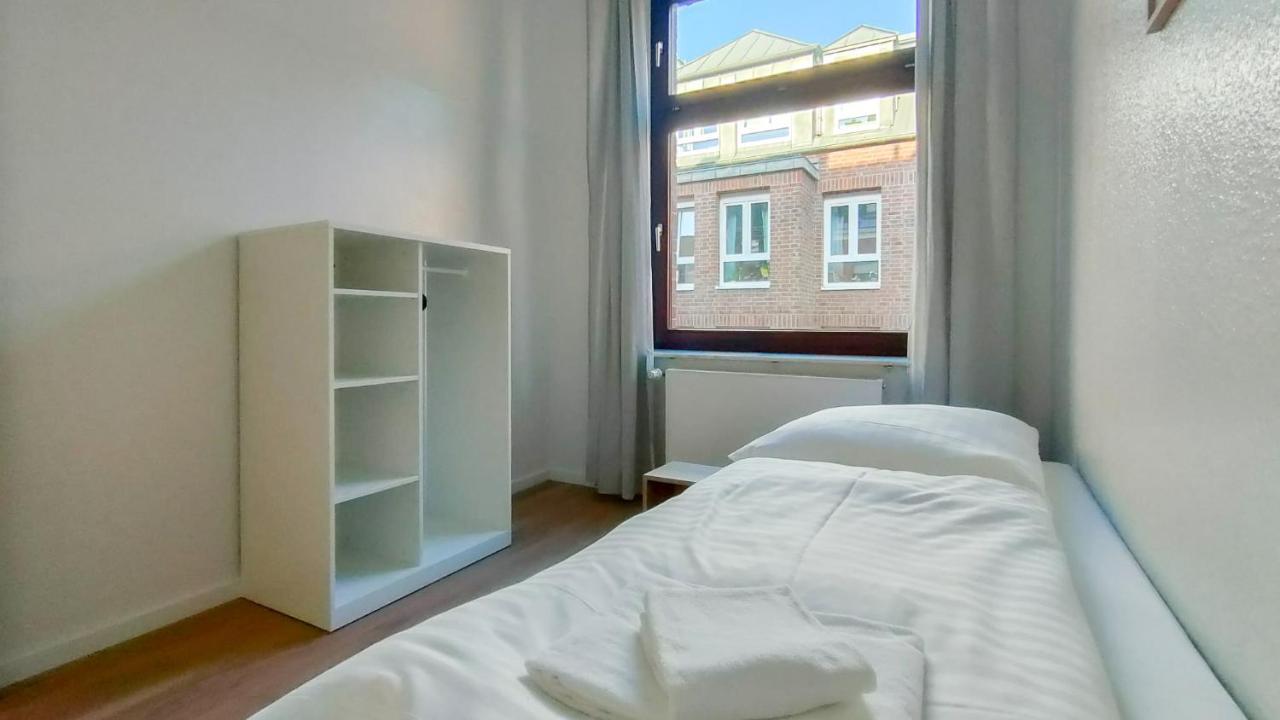 Raj Living - With 2 , 3 And 6 - 15 Min To Messe Dus And Old Town Dus Apartment *