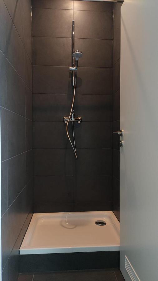 Apartment Raj Living - With 2 , 3 And 6 - 15 Min To Messe Dus And Old Town Dus