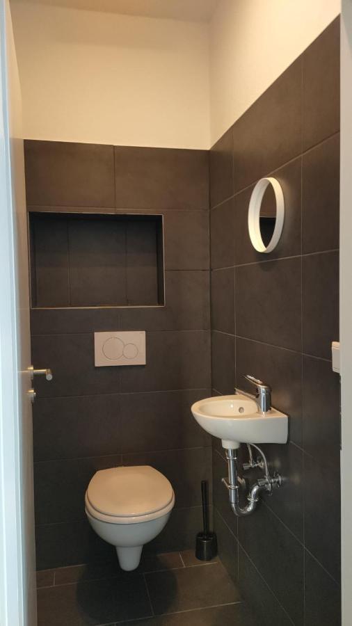 Raj Living - With 2 , 3 And 6 - 15 Min To Messe Dus And Old Town Dus Apartment