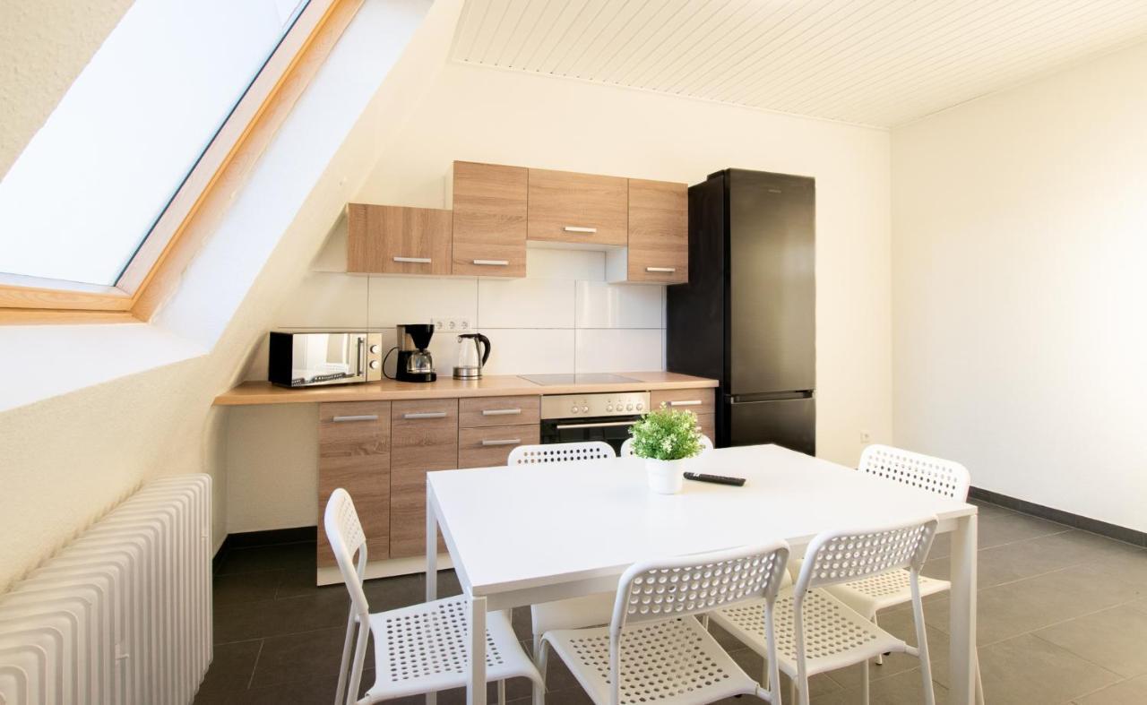 Apartment Raj Living - With 2 , 3 And 6 - 15 Min To Messe Dus And Old Town Dus