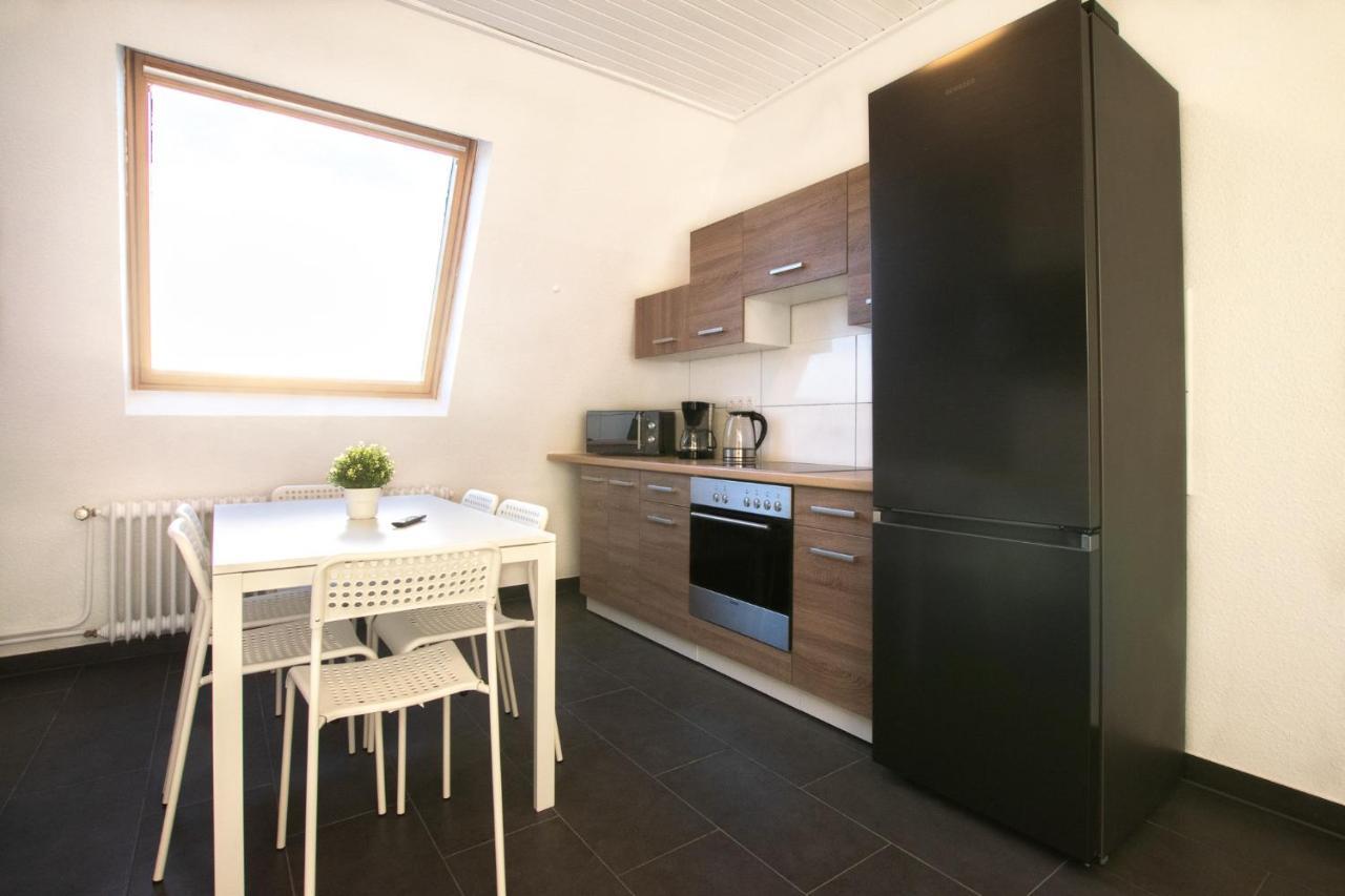 Apartment Raj Living - With 2 , 3 And 6 - 15 Min To Messe Dus And Old Town Dus *