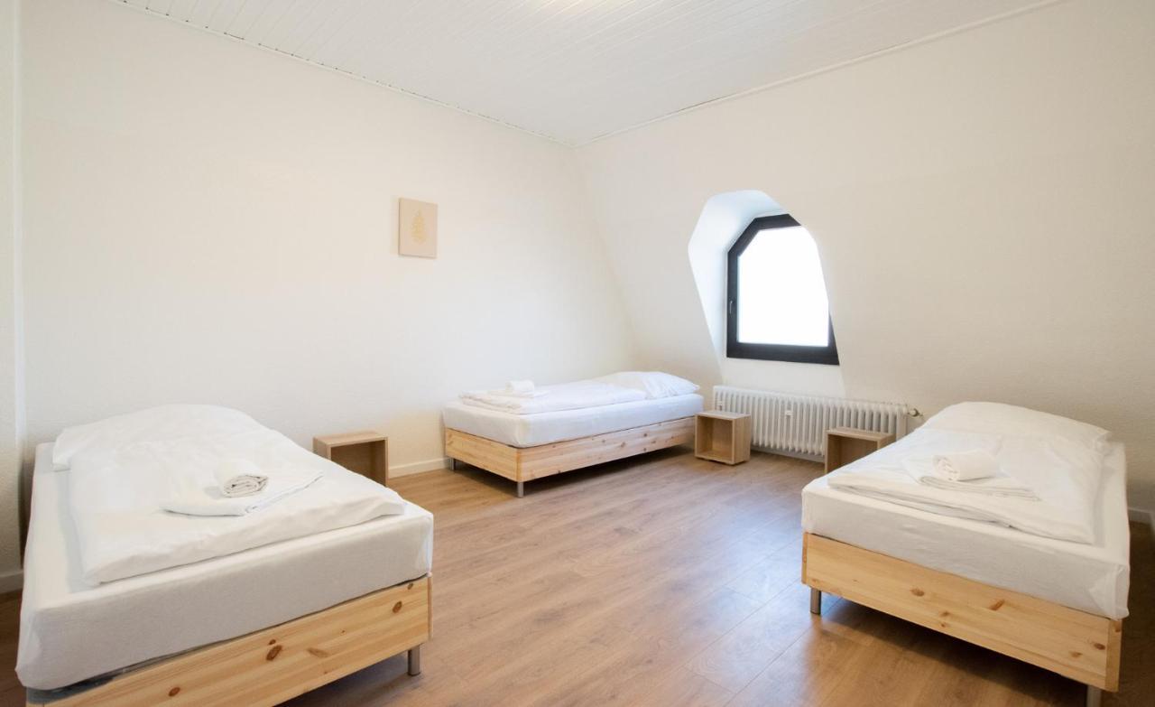 Raj Living - With 2 , 3 And 6 - 15 Min To Messe Dus And Old Town Dus Apartment Düsseldorf