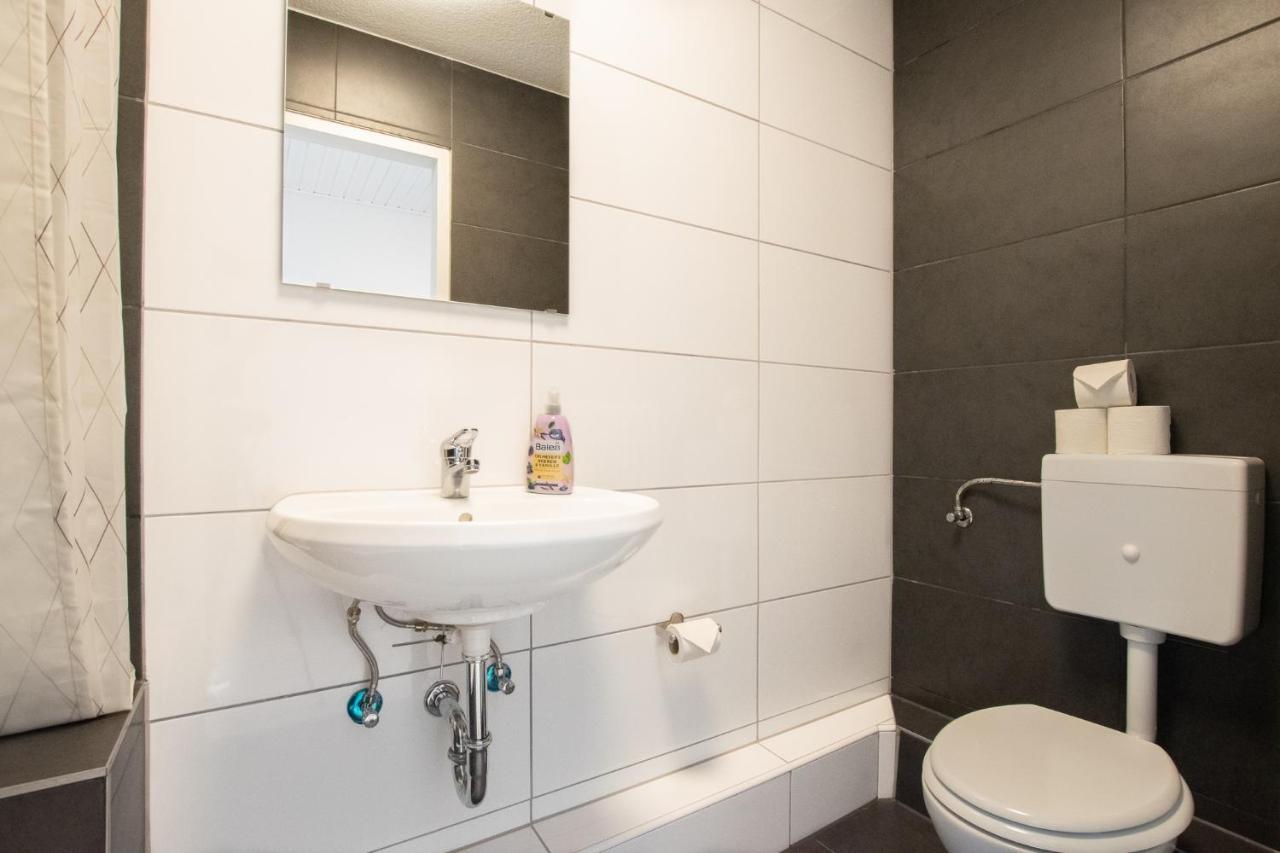 Raj Living - With 2 , 3 And 6 - 15 Min To Messe Dus And Old Town Dus
