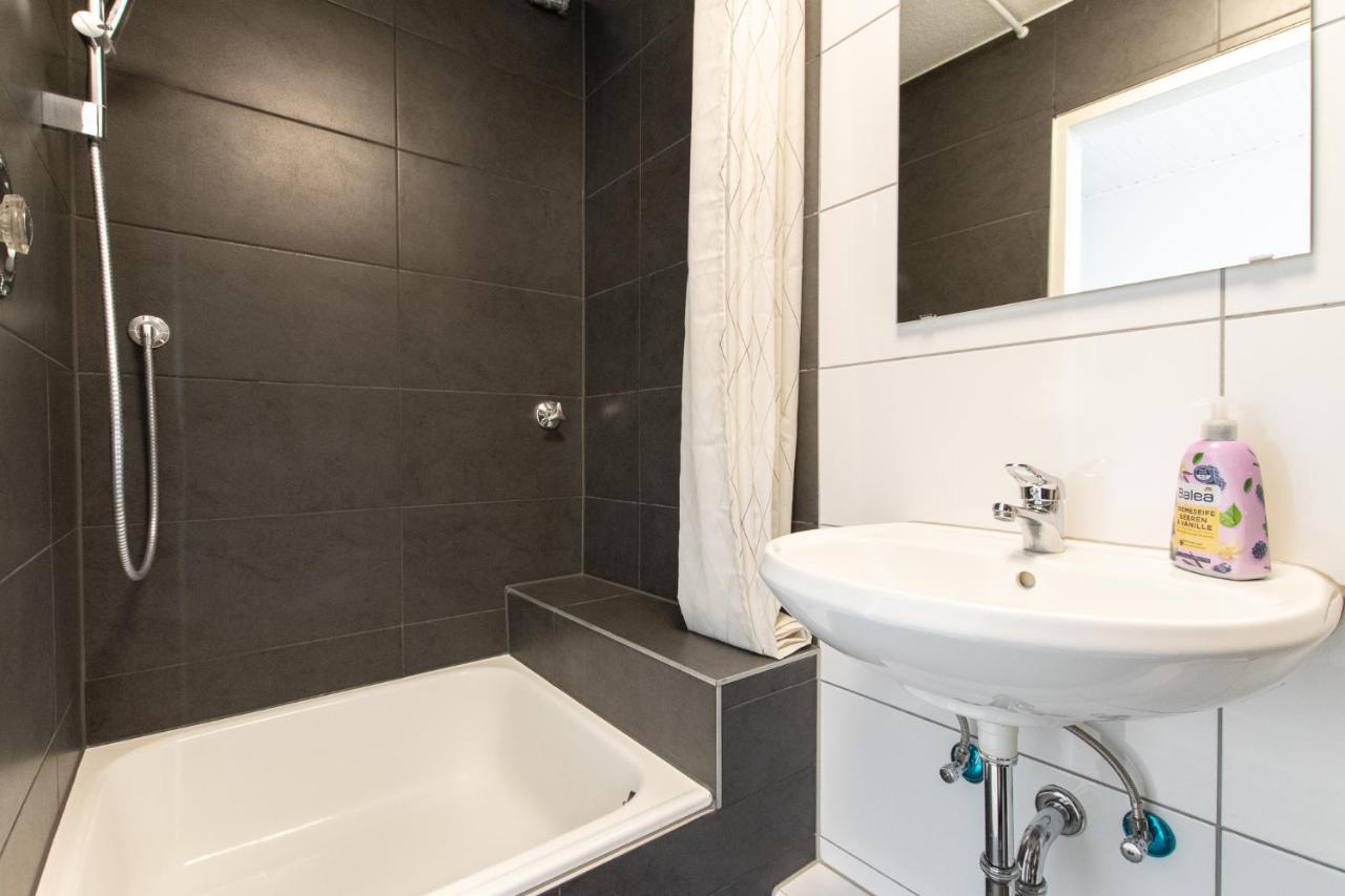 Raj Living - With 2 , 3 And 6 - 15 Min To Messe Dus And Old Town Dus