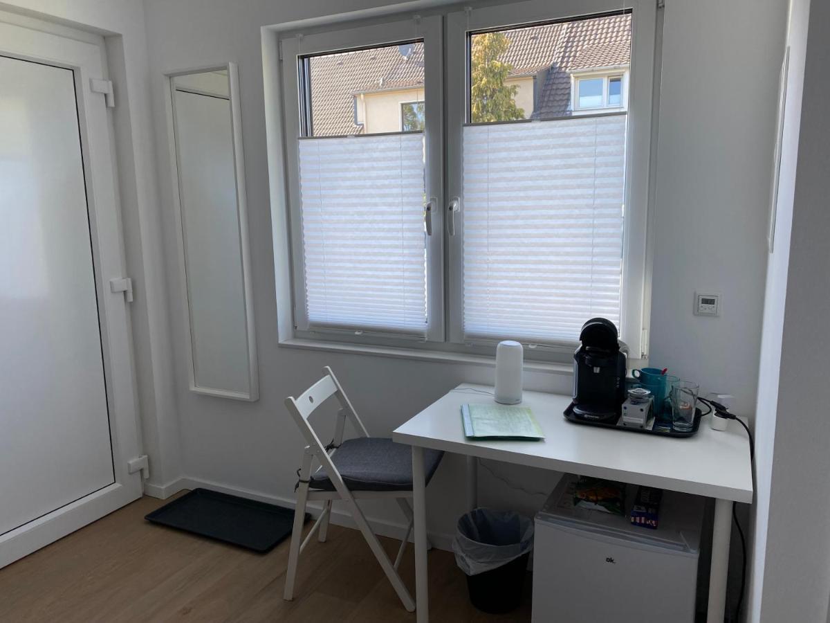 Messezimmer Nahe Der Duesseldorfer Messe Mit Eigenem Eingang Und Gratis Minibar Guest house