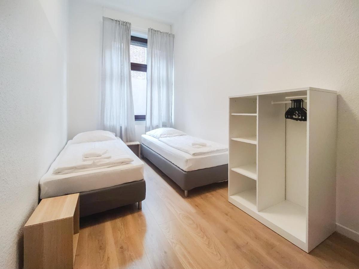 Raj Living - With 2 , 3 And 6 - 15 Min To Messe Dus And Old Town Dus Apartment *
