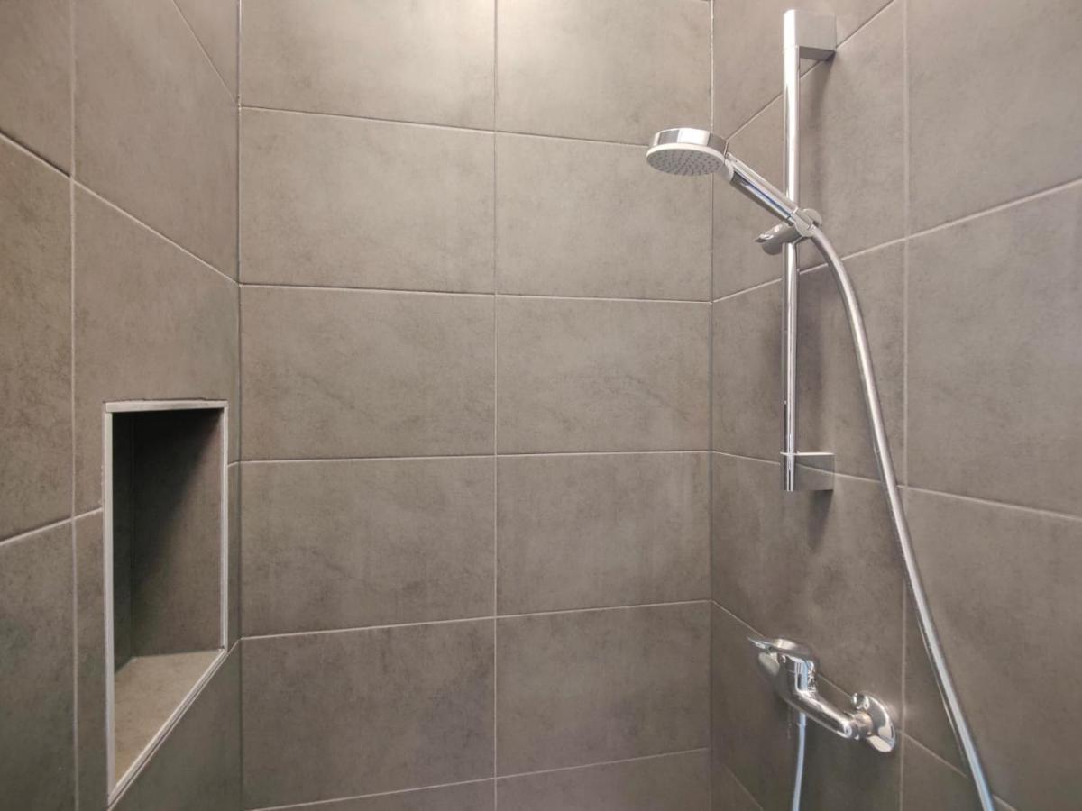 Raj Living - With 2 , 3 And 6 - 15 Min To Messe Dus And Old Town Dus Apartment *