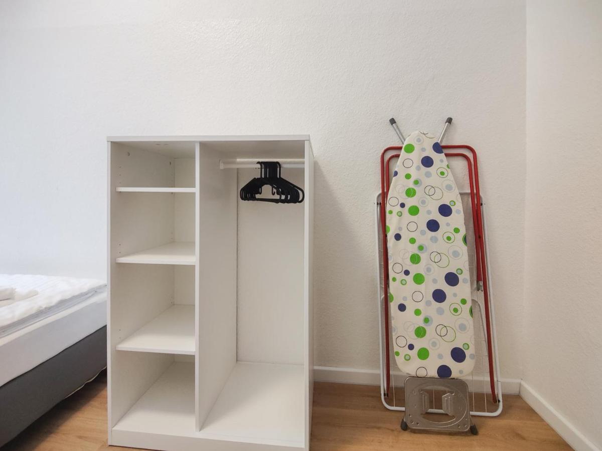 Raj Living - With 2 , 3 And 6 - 15 Min To Messe Dus And Old Town Dus * Düsseldorf