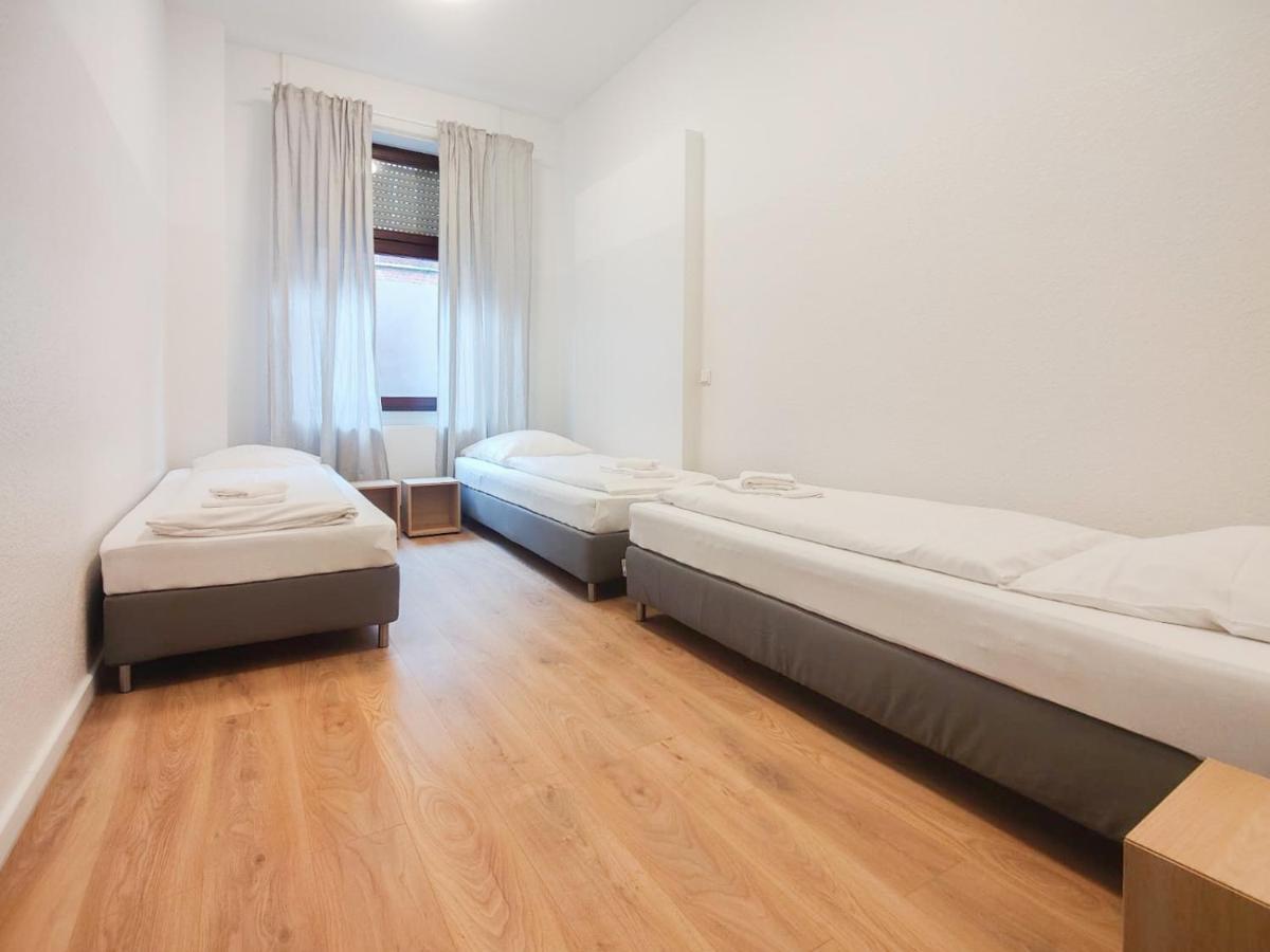 Raj Living - With 2 , 3 And 6 - 15 Min To Messe Dus And Old Town Dus Apartment Düsseldorf