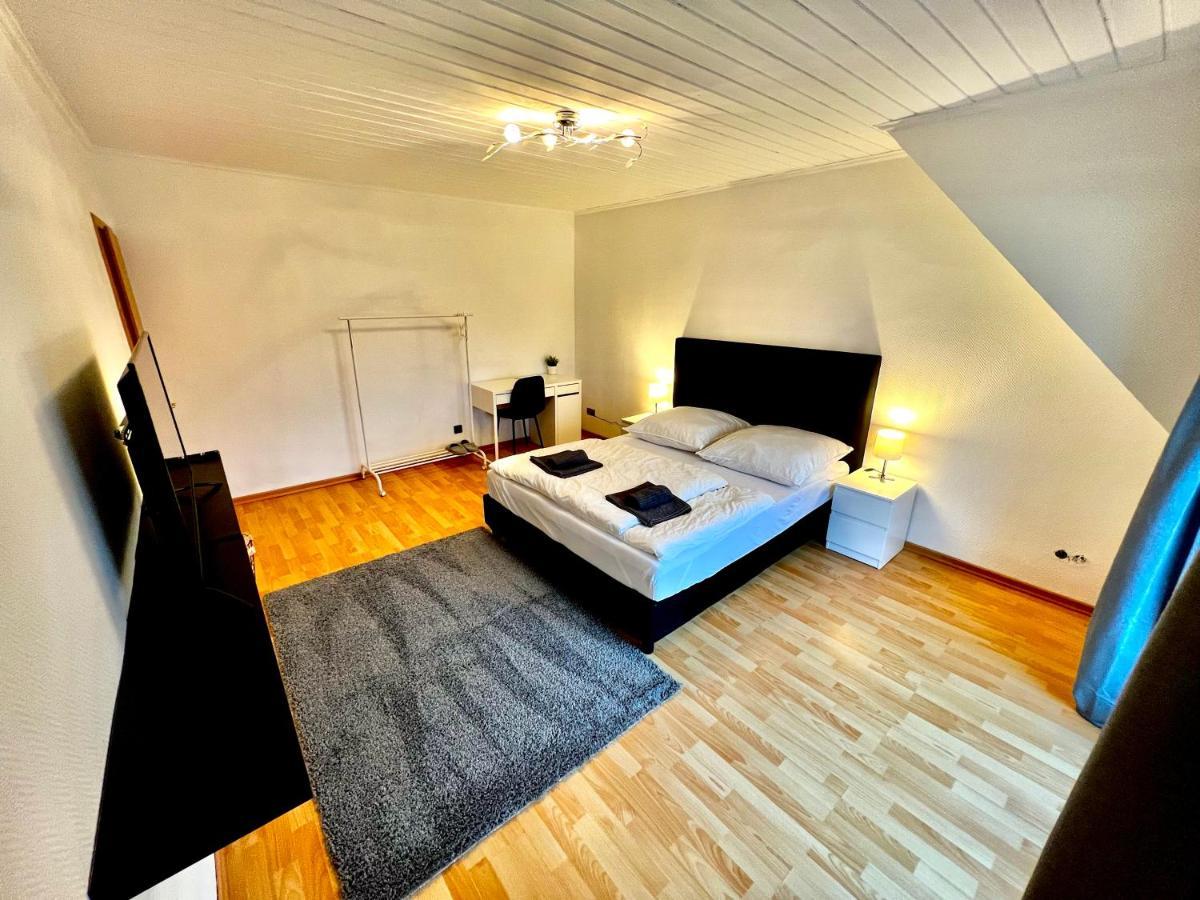Praktisches Im Grossen Haus Mit Garten * Dusseldorf