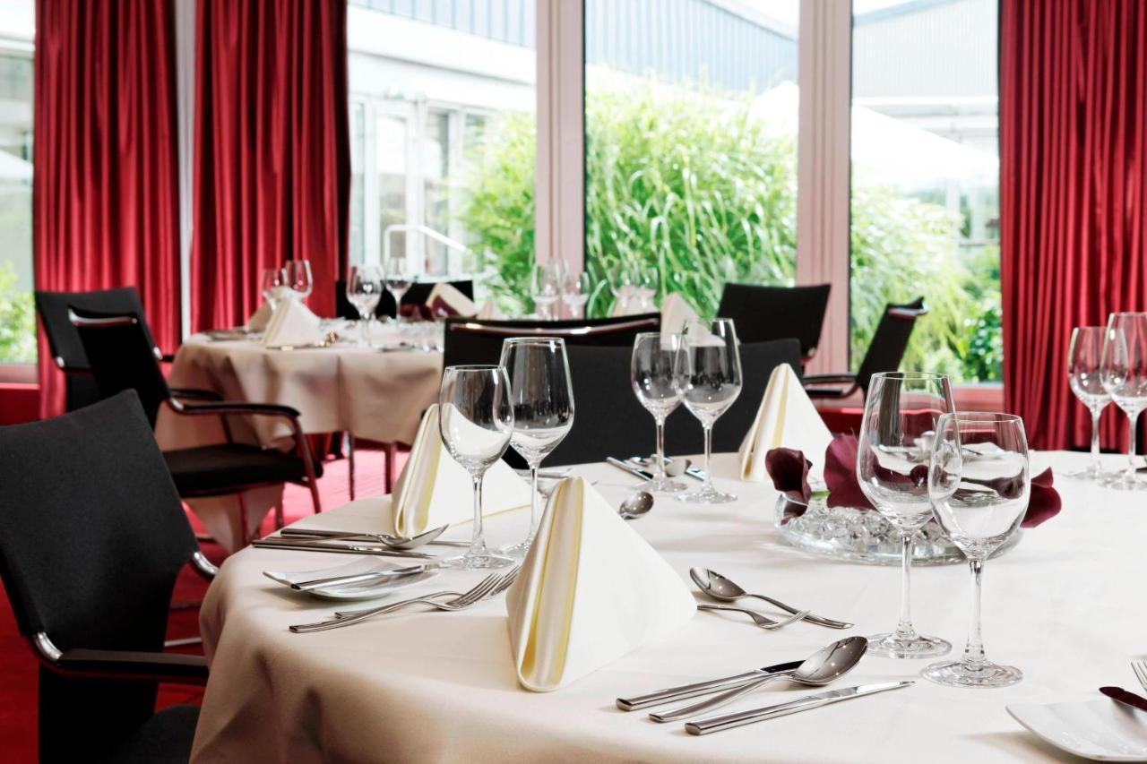Sheraton Airport Hotel 4*