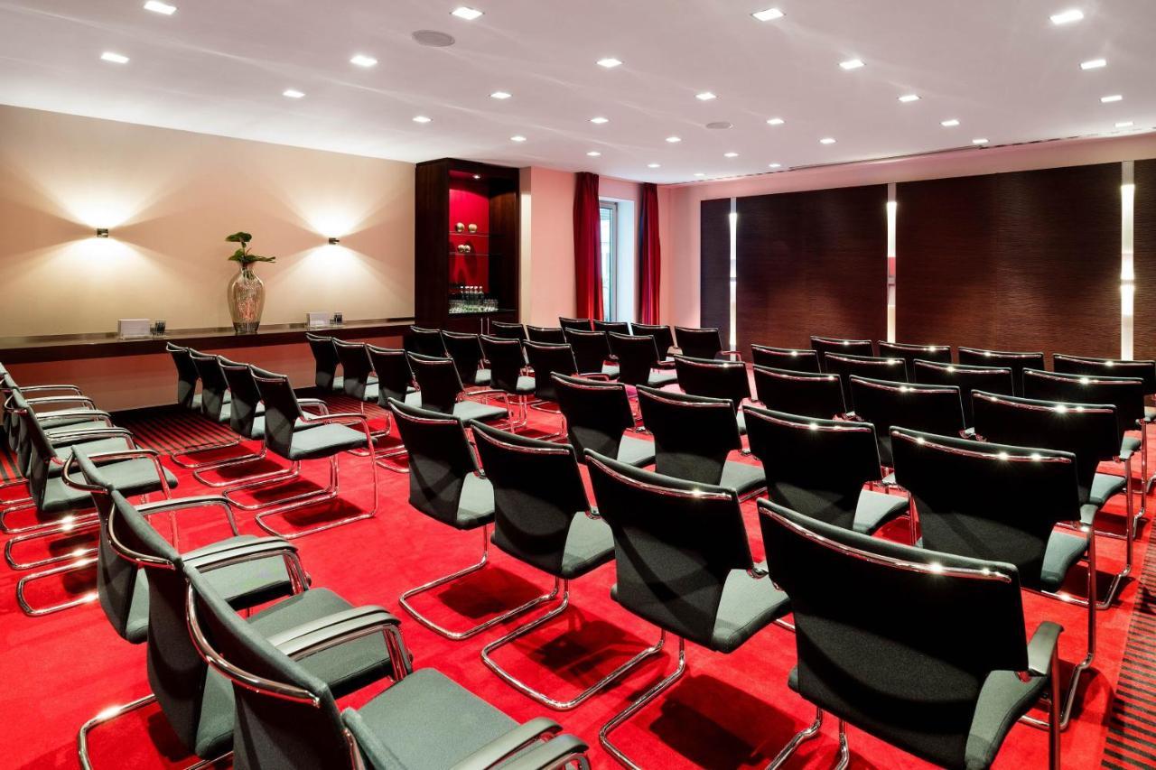 Sheraton Airport Hotel 4*