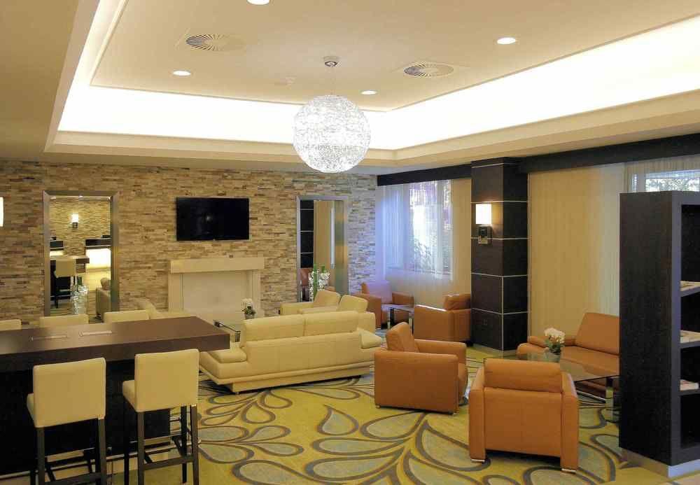 Courtyard By Marriott Seestern Hotel