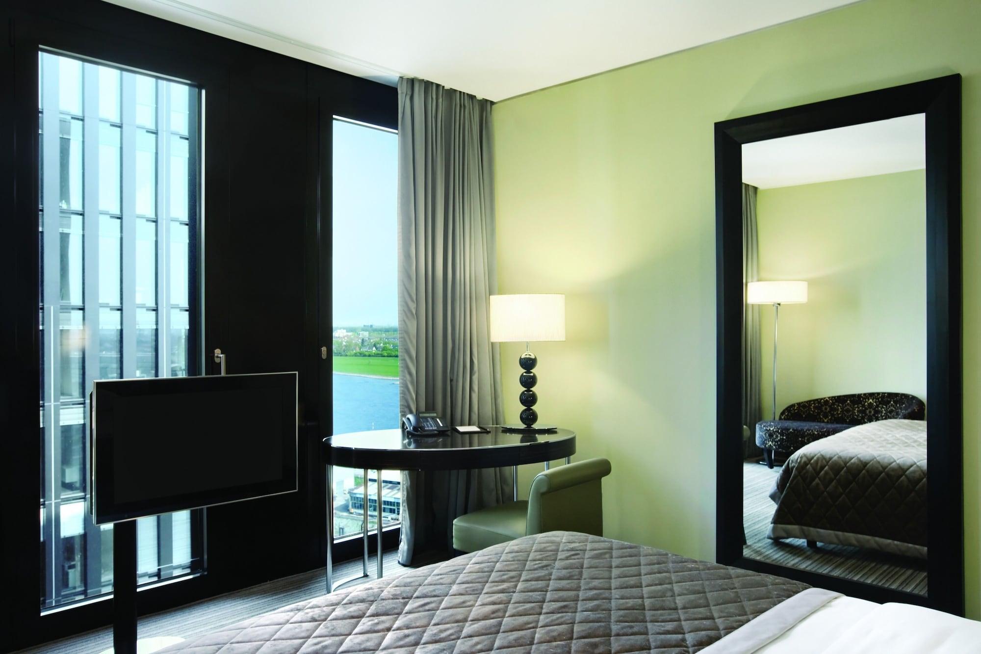 Hyatt Regency 5*