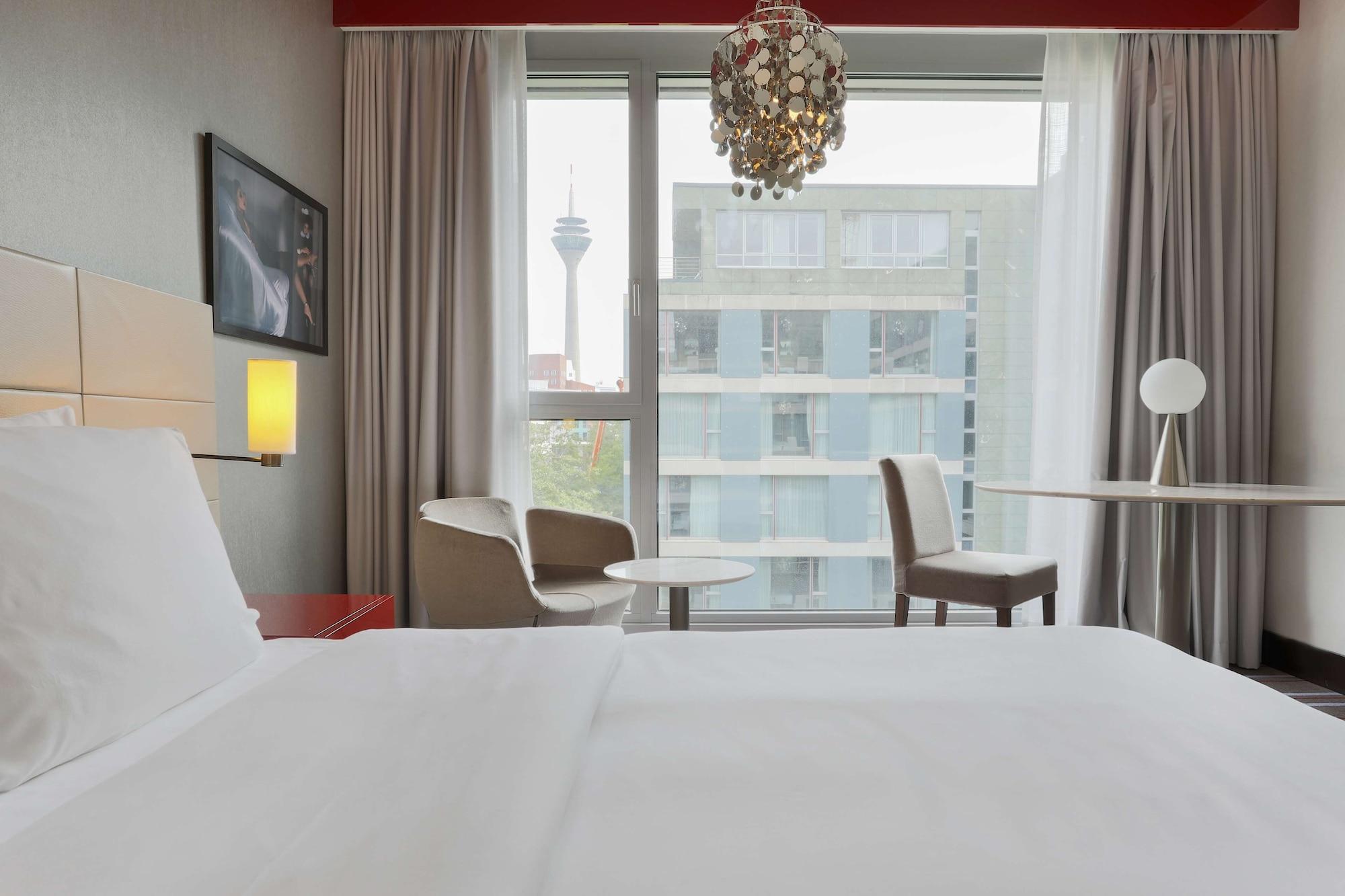 Radisson Blu Media Harbour Hotel, Dusseldorf