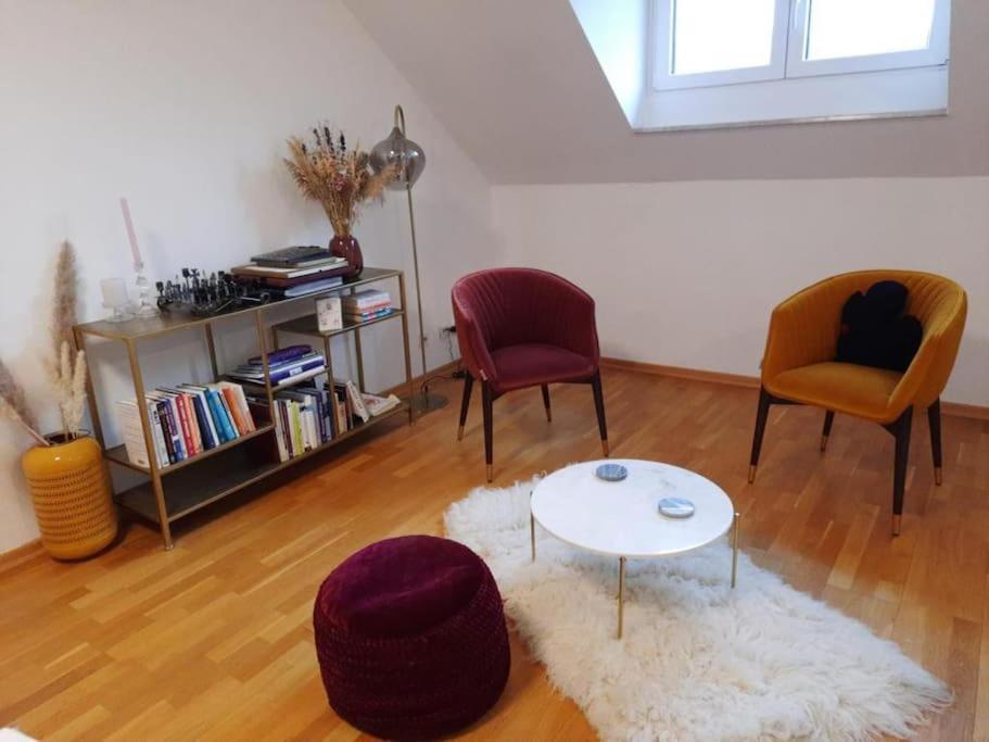 Charming Away: Close To Messe