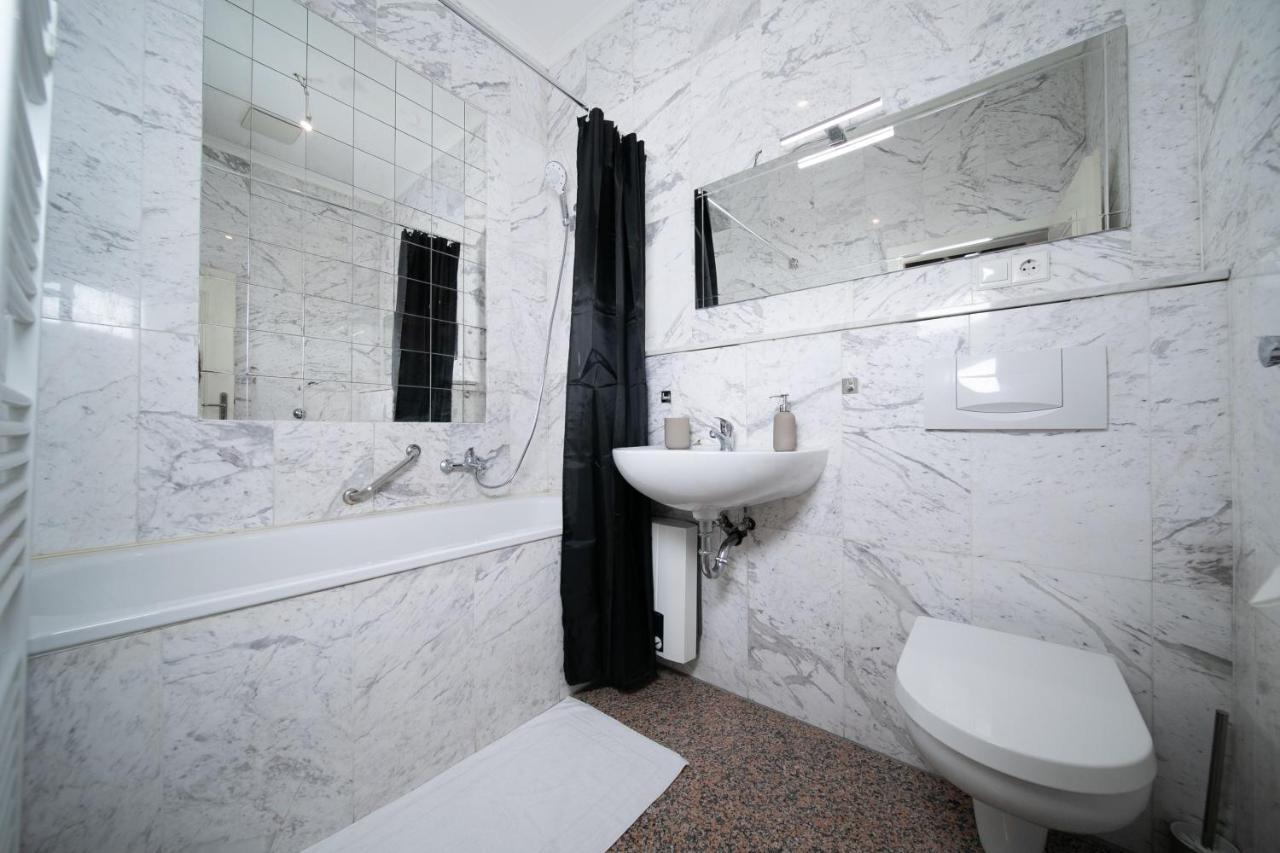 Apartment Favorite Stays - And - *