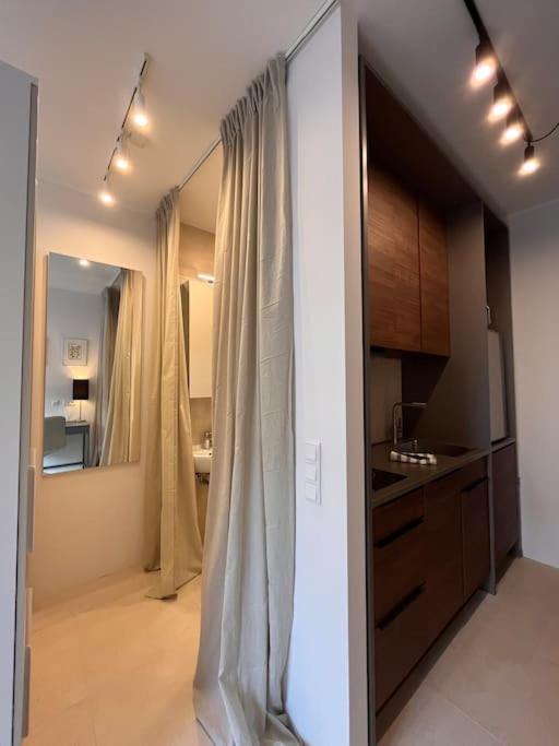 Quiet And Sunny In Absolut Center Apartment