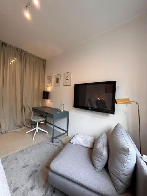 Quiet And Sunny In Absolut Center Apartment *