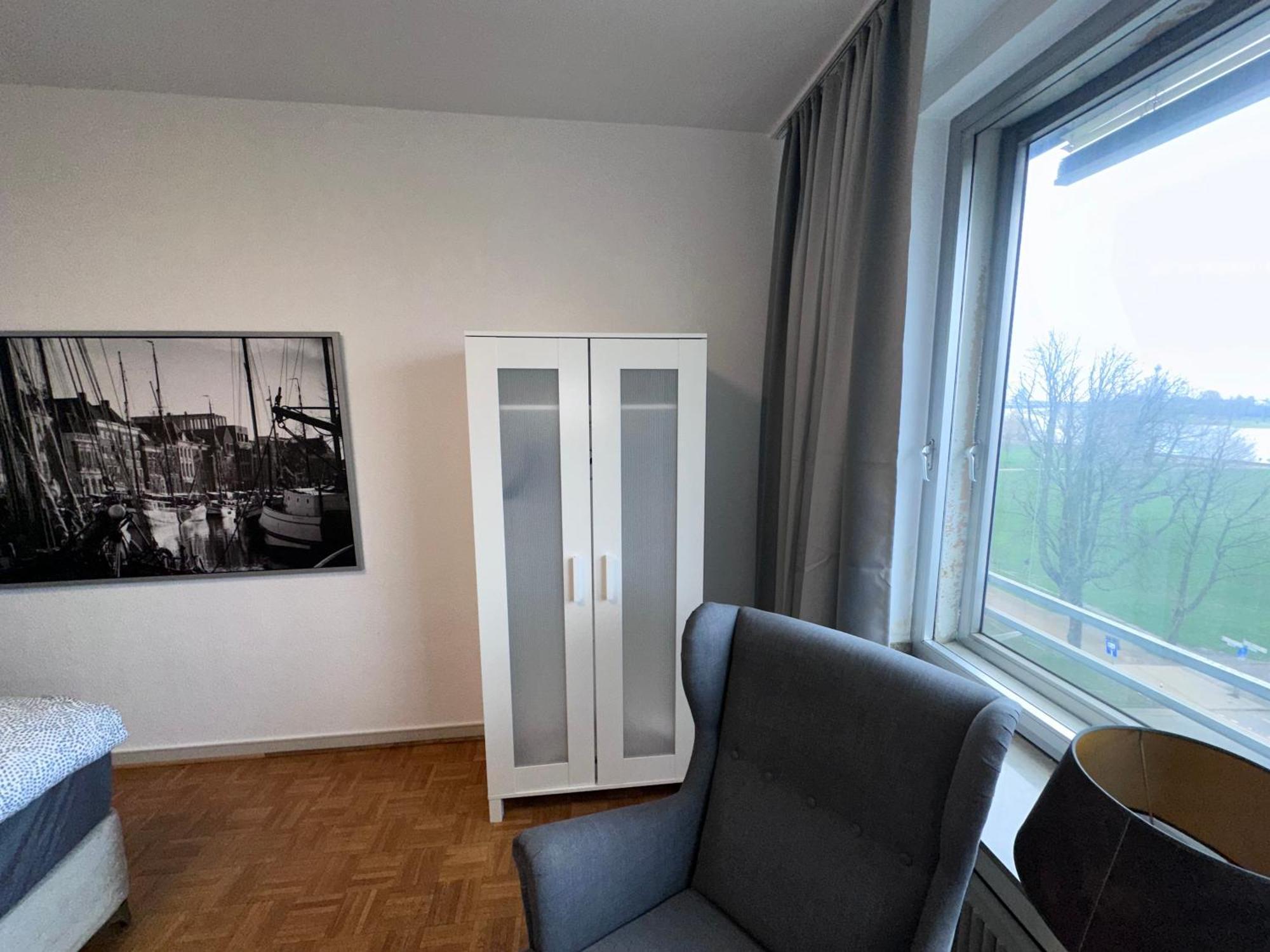 Apartment Einmaliger Rheinblick, Fusslaufig Zur Messe *