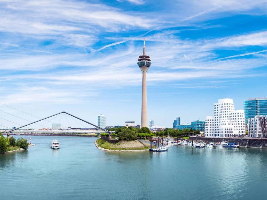 - Chilliges In Mit Balkon & Kuche; Big Tv And Bed - Apartment Dusseldorf