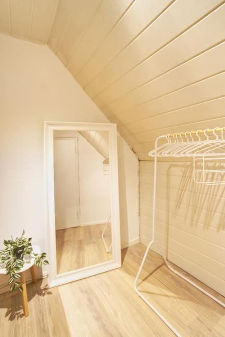 Quiet 2-room With Separate Entrance