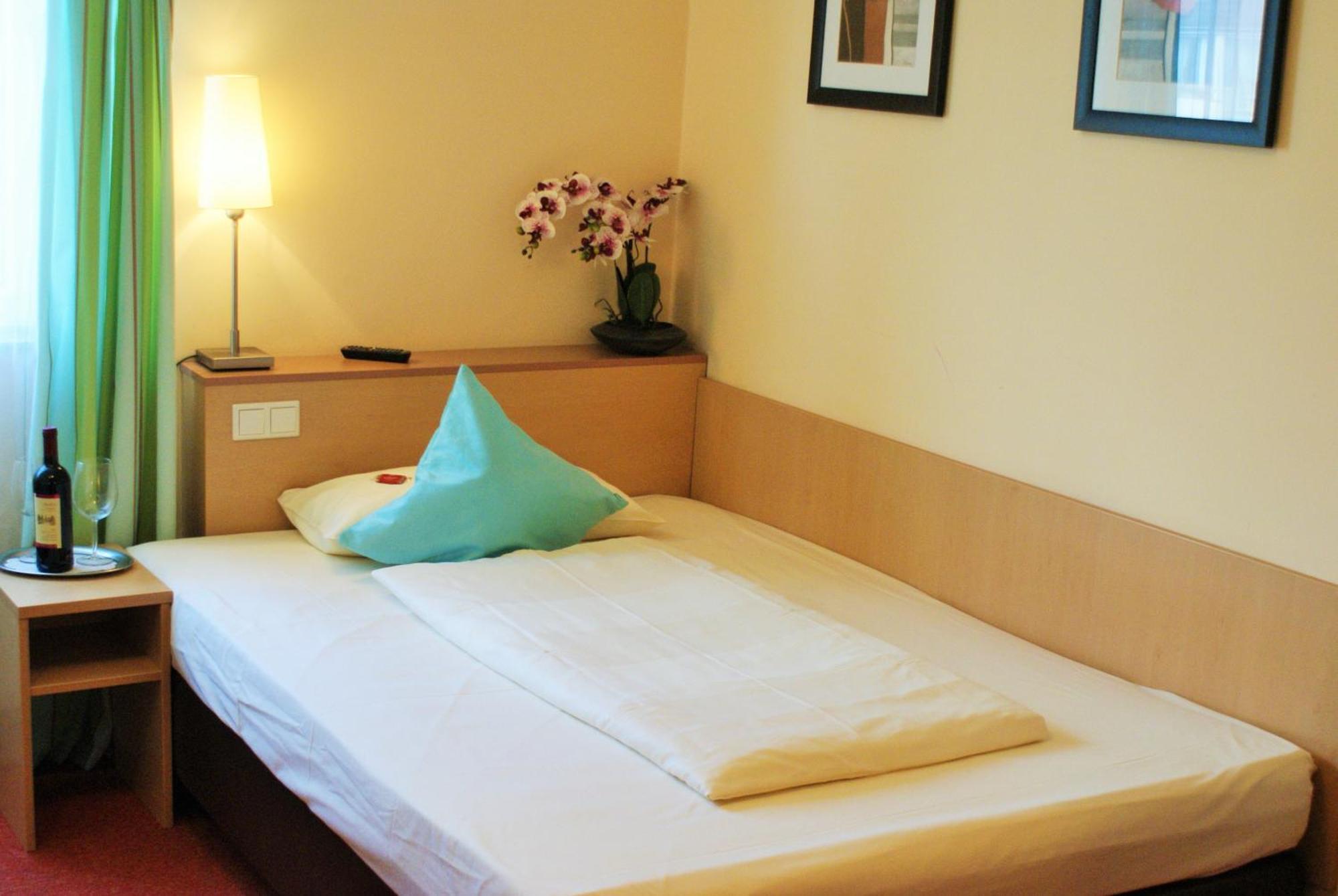Atomis Hotel