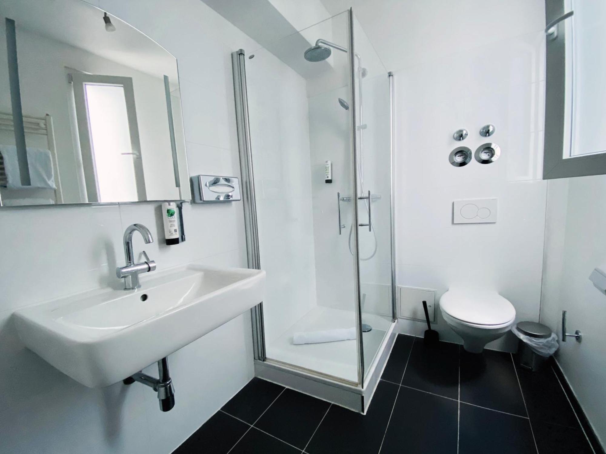 Victoria Apartments 3*