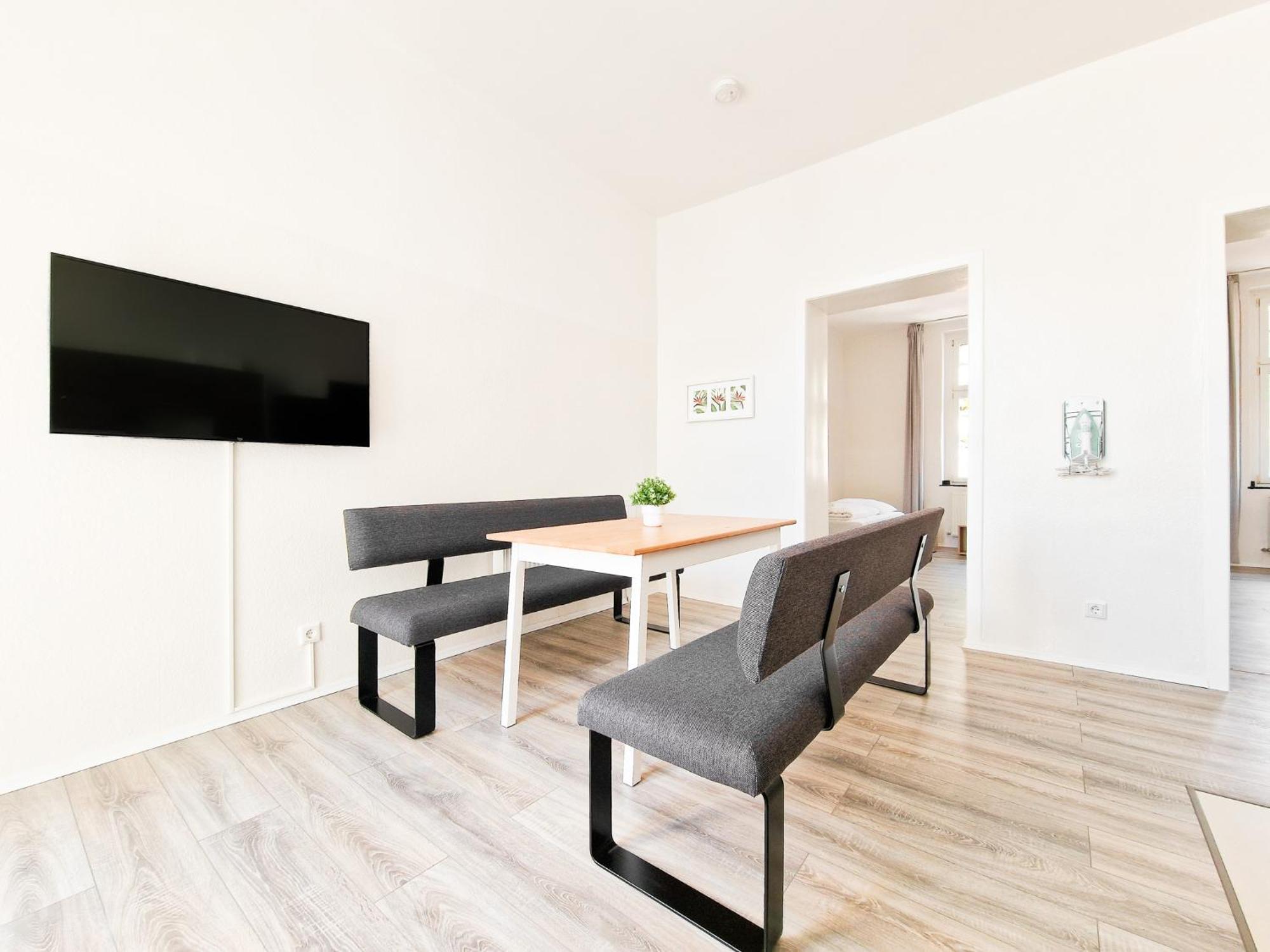 Raj Living - 3 Mit Balkon - 15 Min Zur Messe Dus