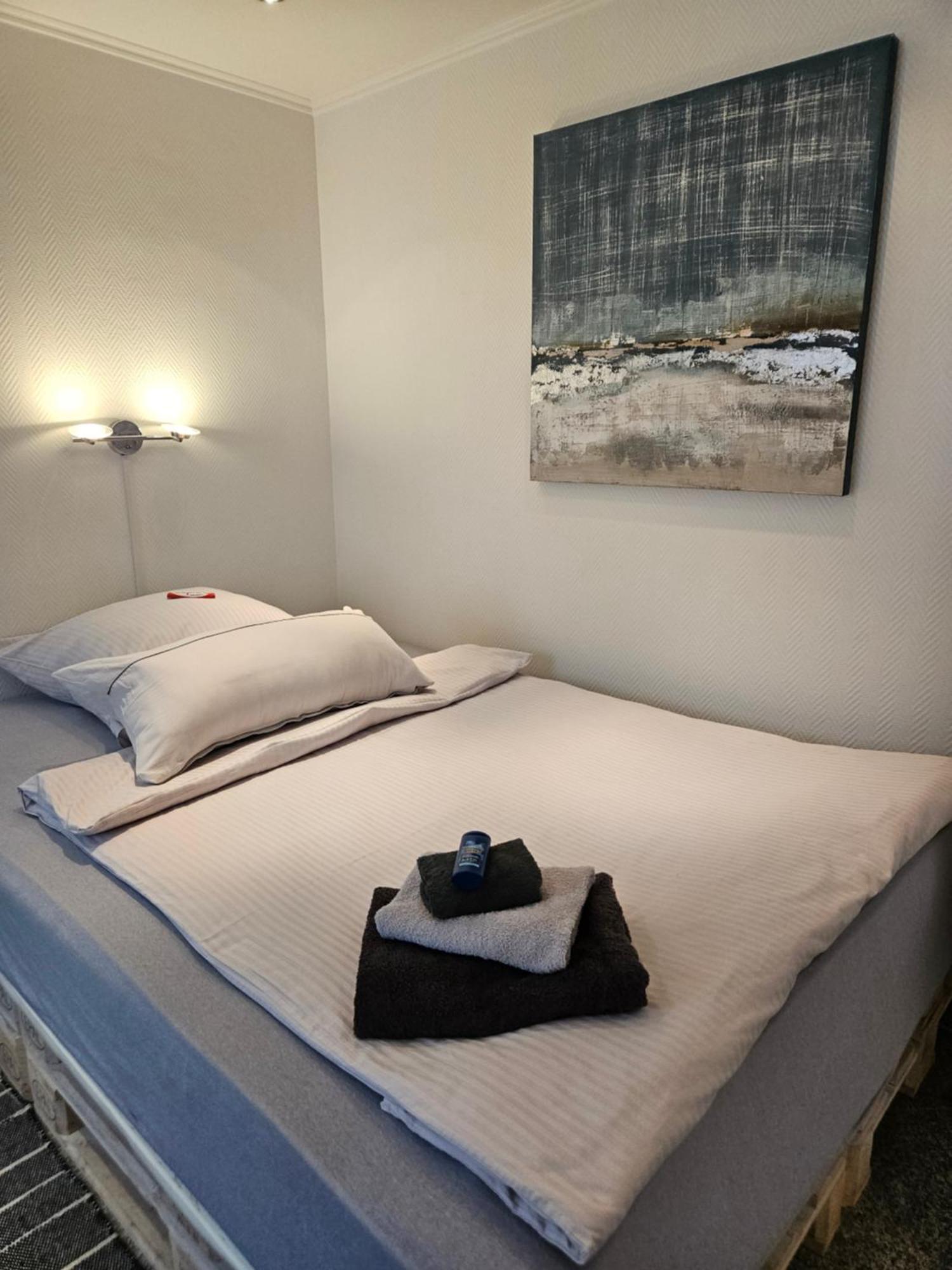 Standardzimmer Nahe Messe Und Airport Apartment