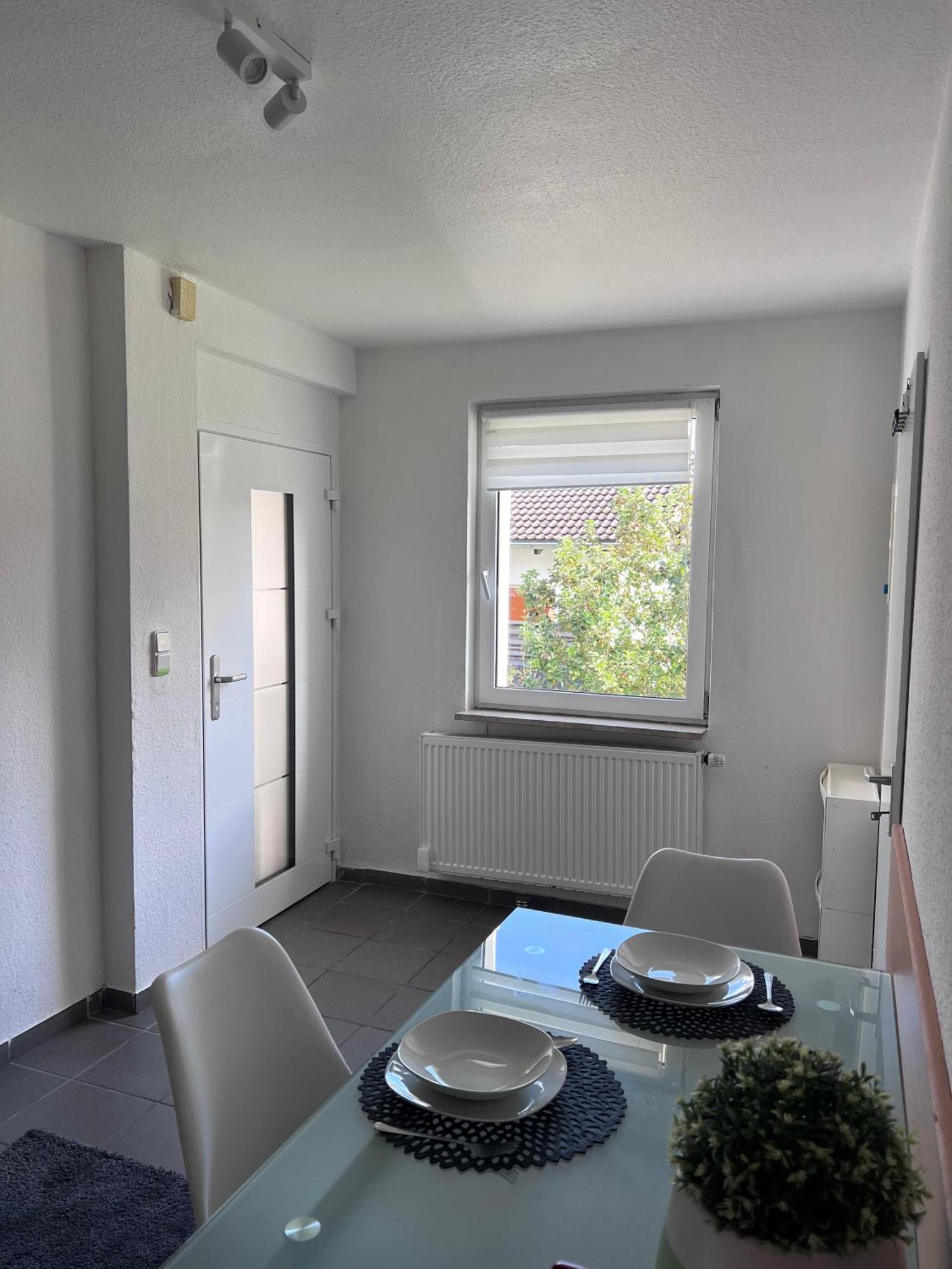 Cozy With Excellent Transport Links To Old Town, Main Station And Trade Fair Apartment