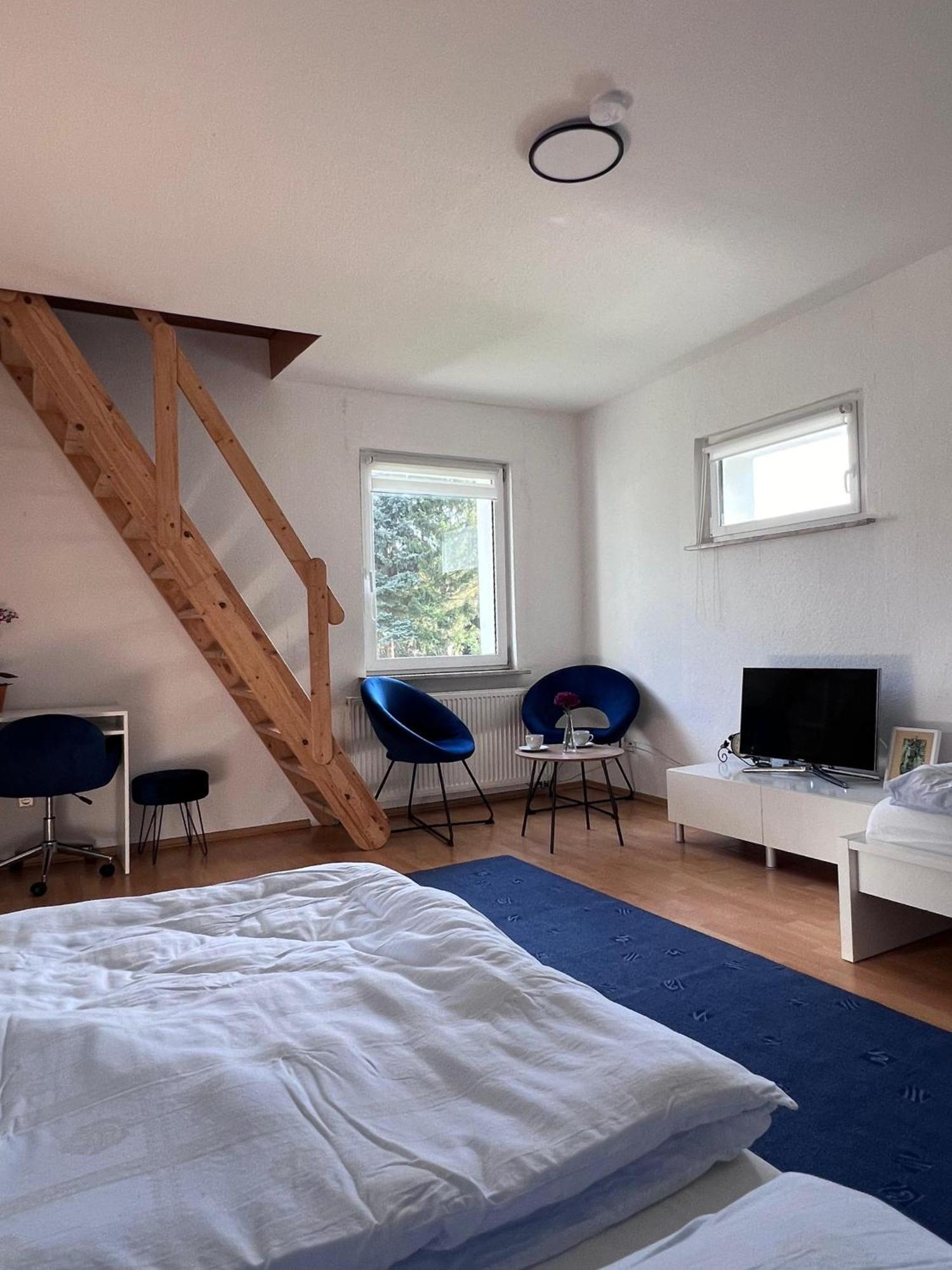 Cozy With Excellent Transport Links To Old Town, Main Station And Trade Fair Apartment *