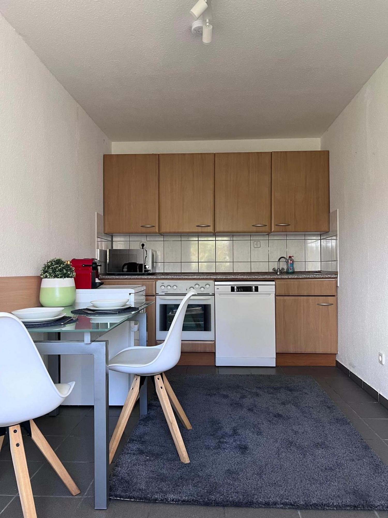Cozy With Excellent Transport Links To Old Town, Main Station And Trade Fair Apartment *