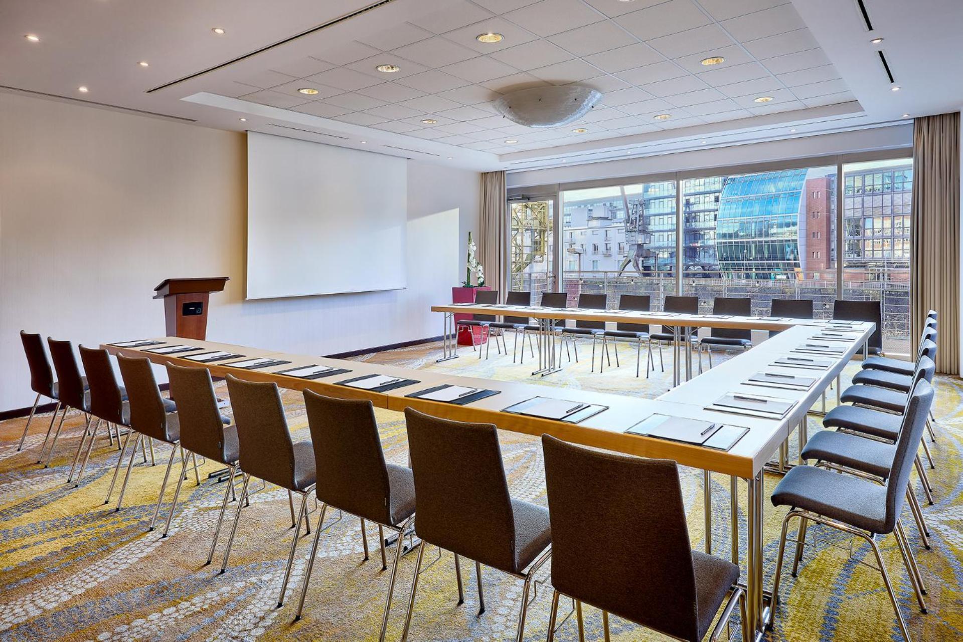 Courtyard By Marriott Hafen Hotel 4*