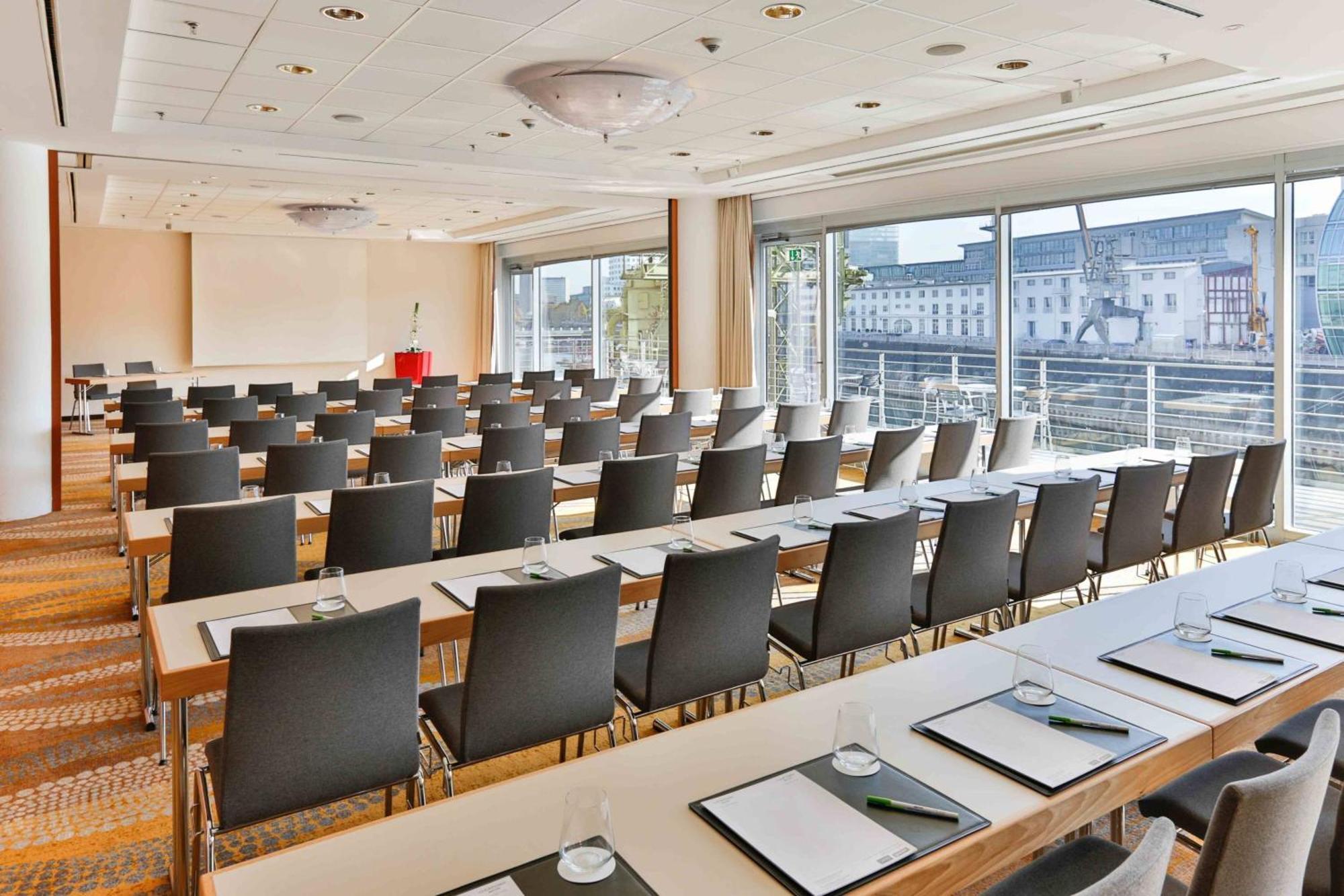 Courtyard By Marriott Hafen Hotel