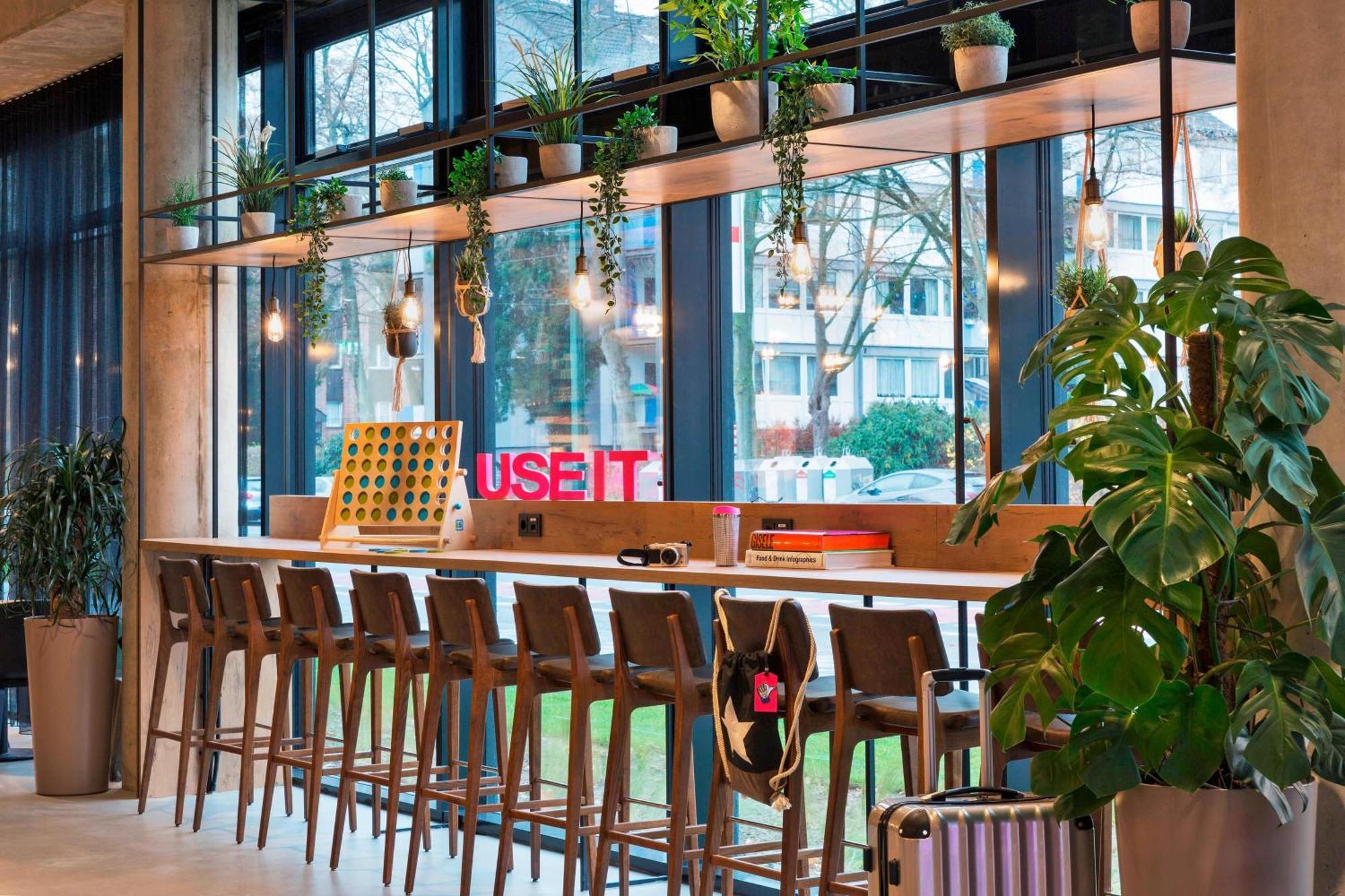 Moxy South Hotel