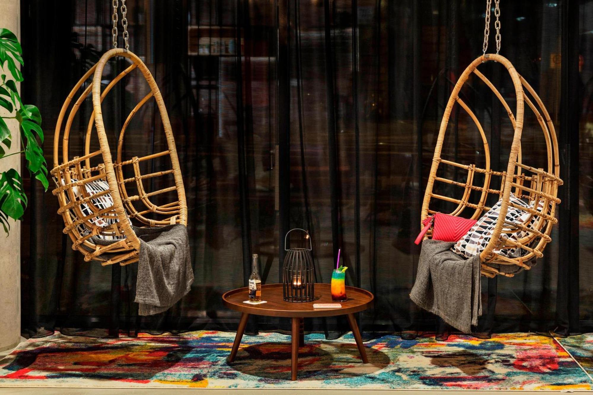 Moxy South Hotel 3*