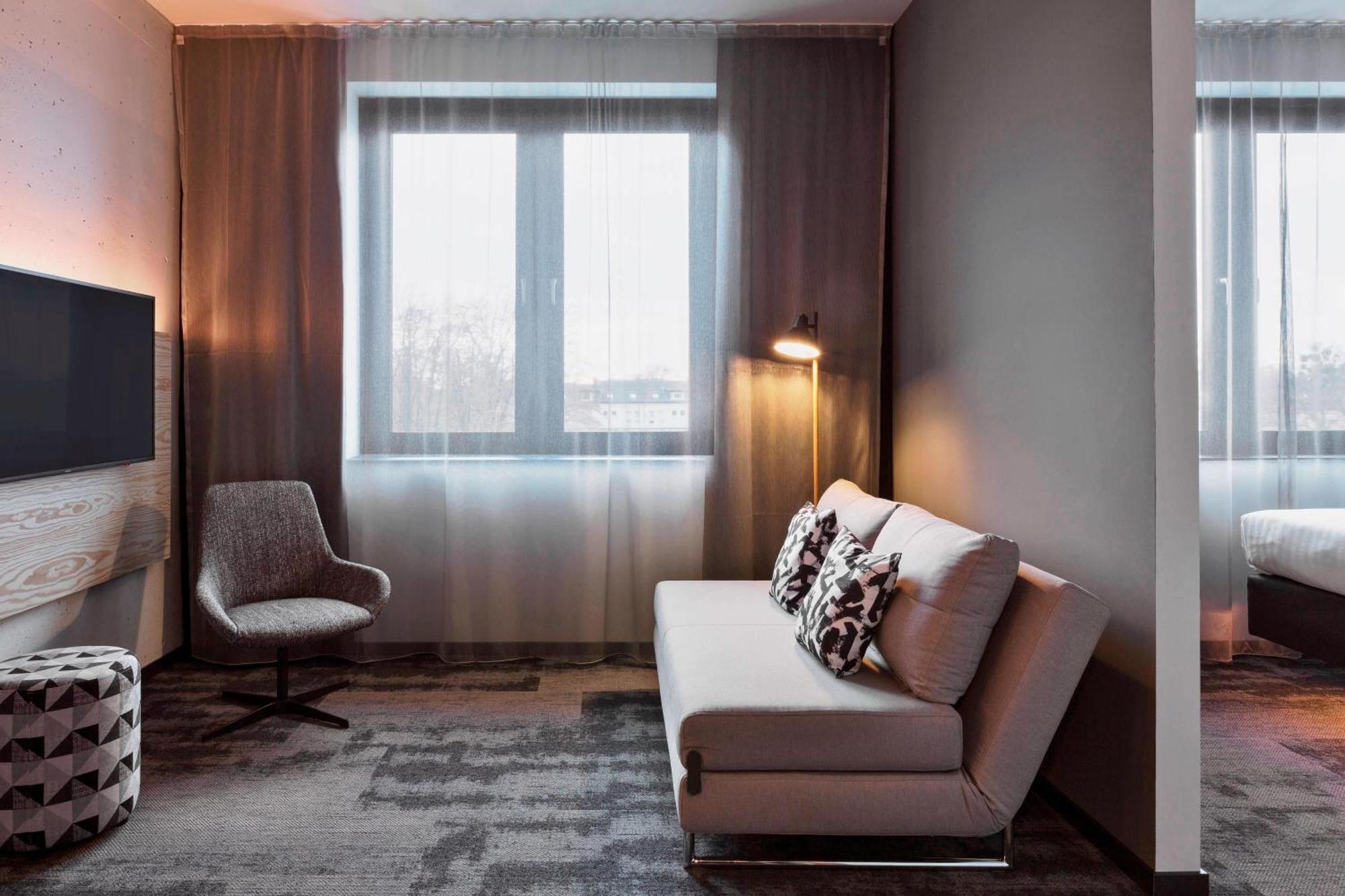 Moxy South 3*