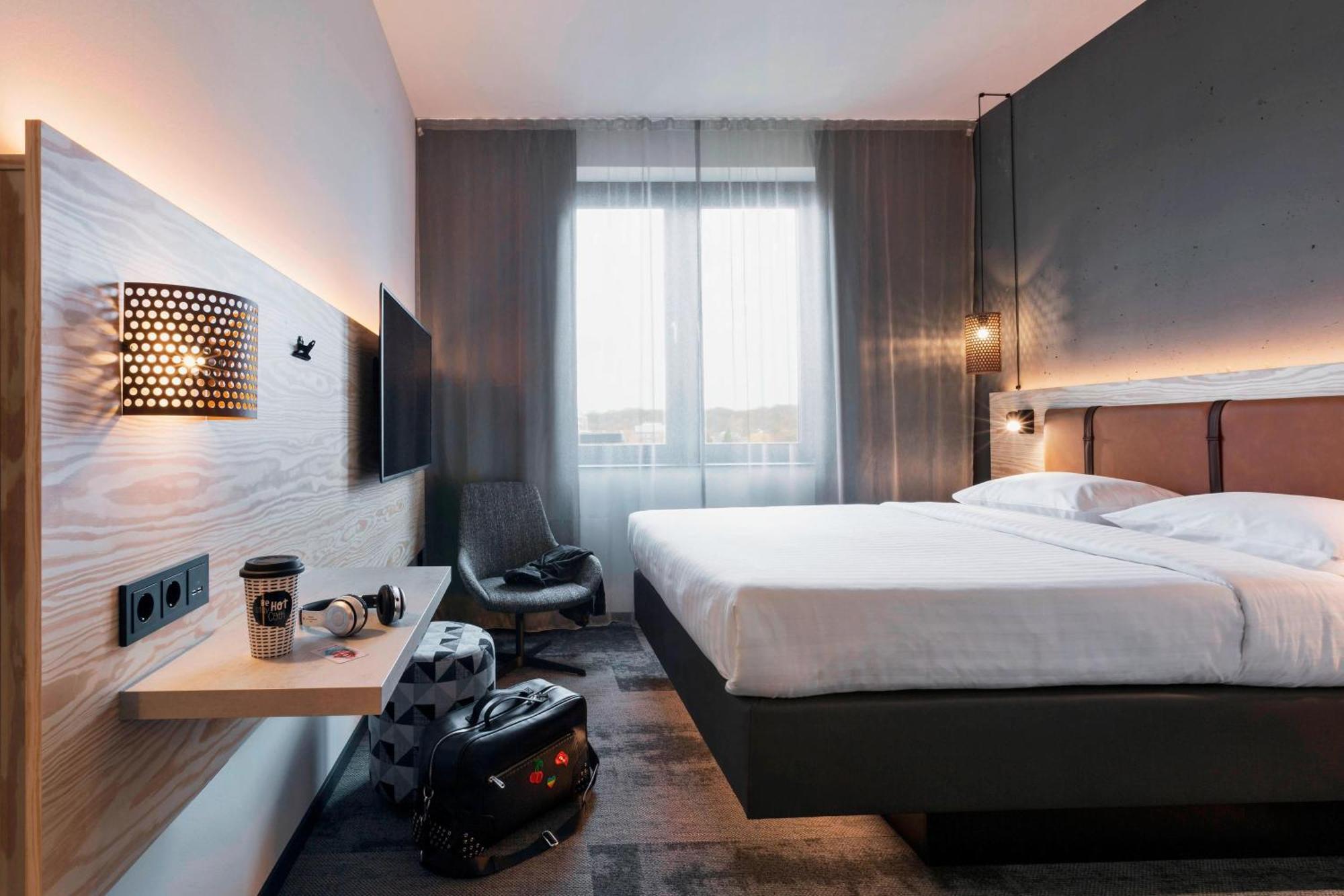 Moxy South Hotel 3*