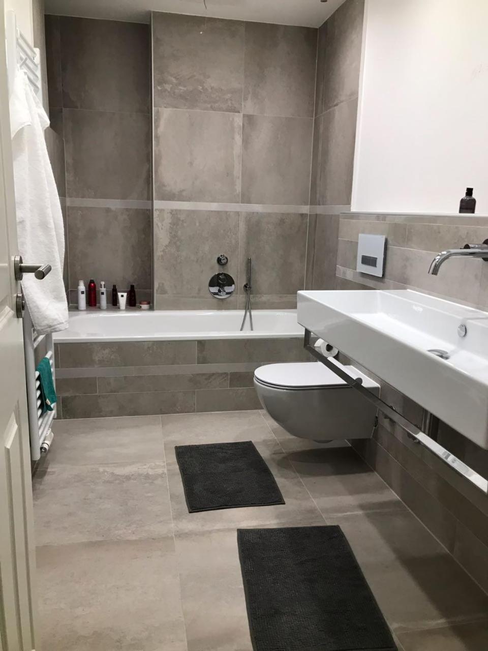 Zuhause , Keine Party, 2 Erwachsene Apartamento