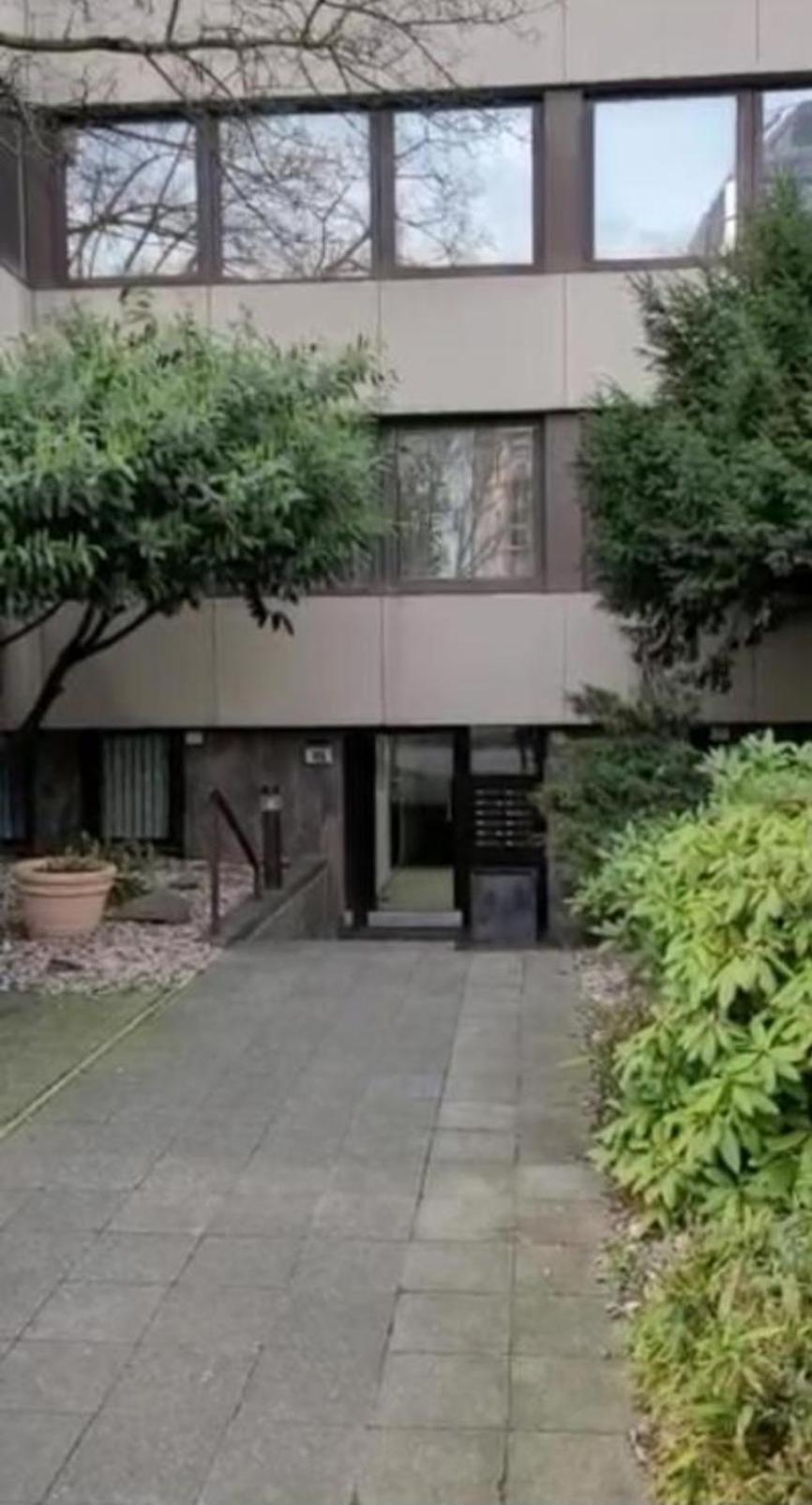 Zuhause , Keine Party, 2 Erwachsene * Düsseldorf