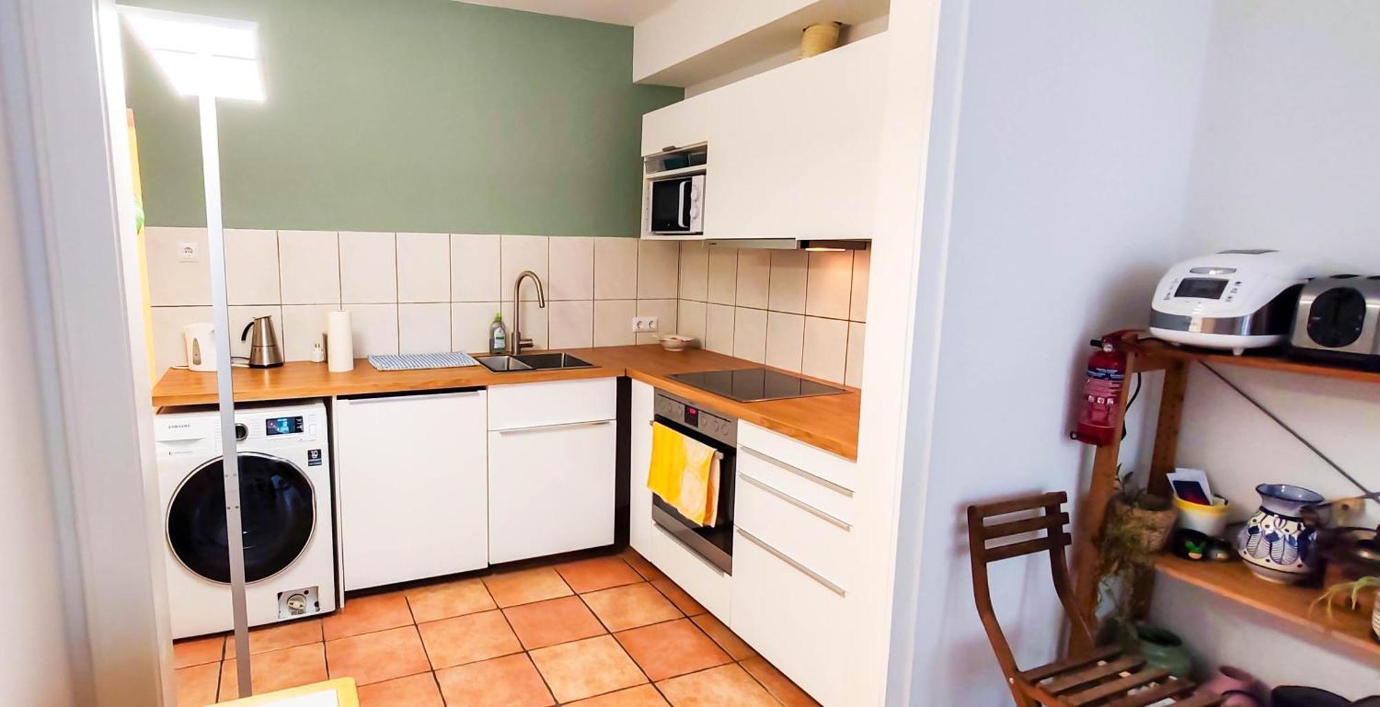 Apartment Elegant Close To Main Train Station