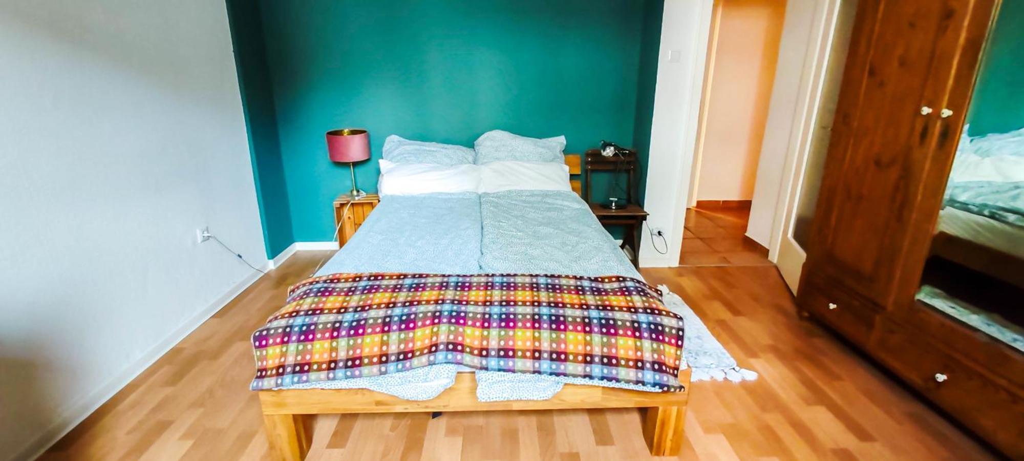 Elegant Close To Main Train Station Apartment