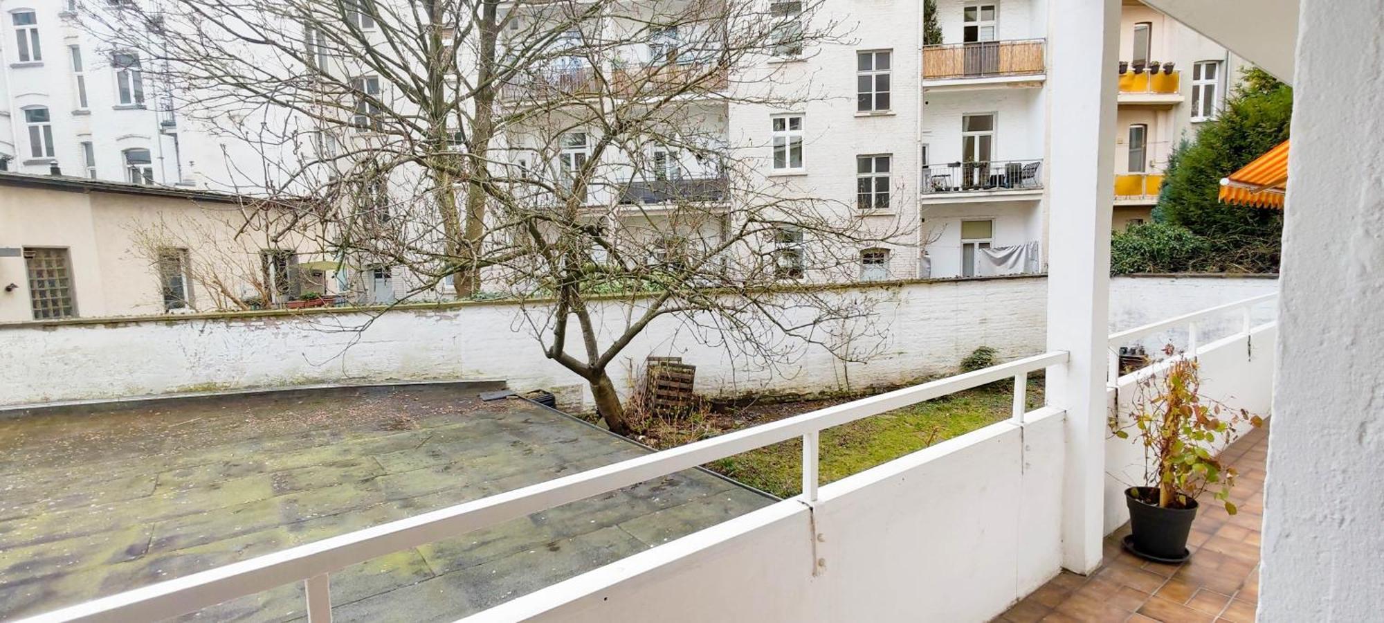 Elegant Close To Main Train Station Apartment *