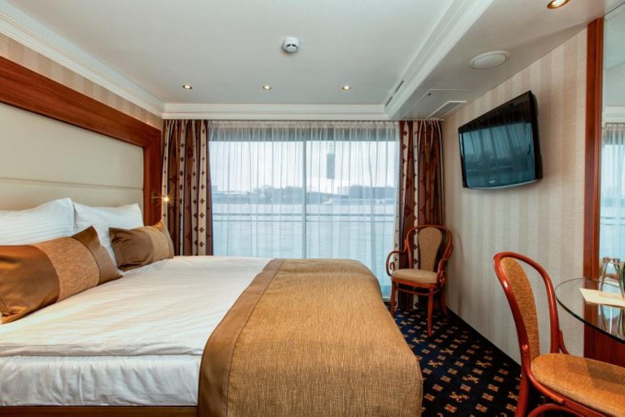 Baxter Hoare Ship Hotel