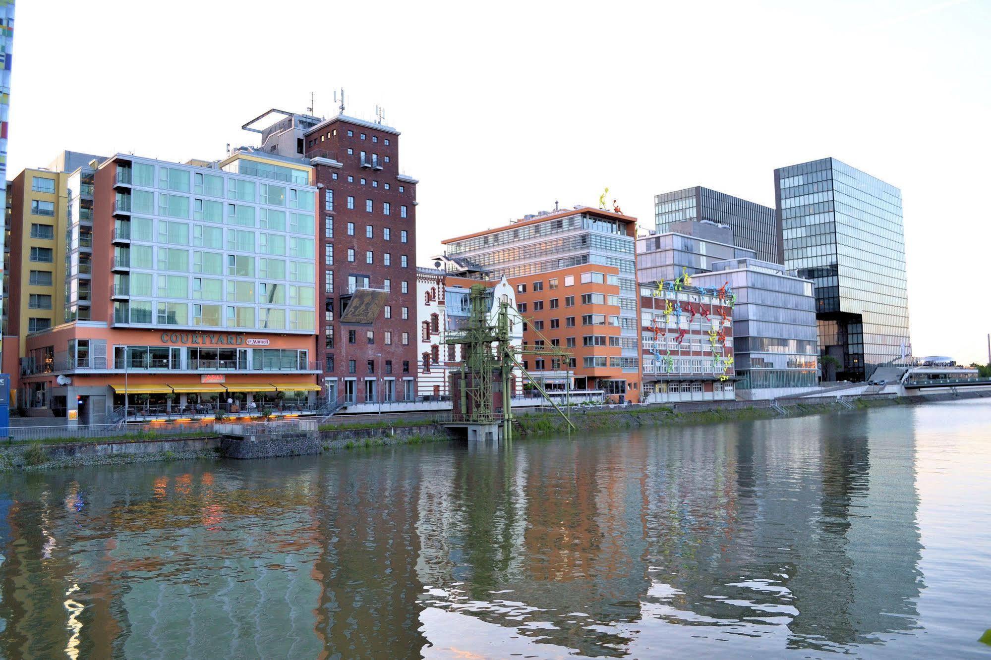 Courtyard By Marriott Hafen Hotel Düsseldorf